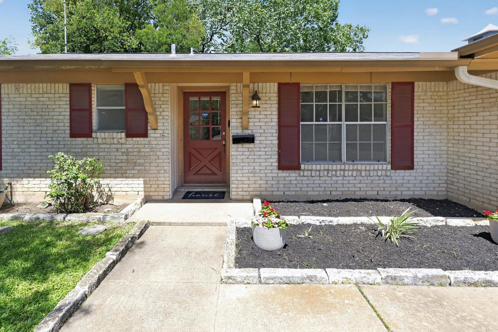8602 Colonial Dr Property Photo 3