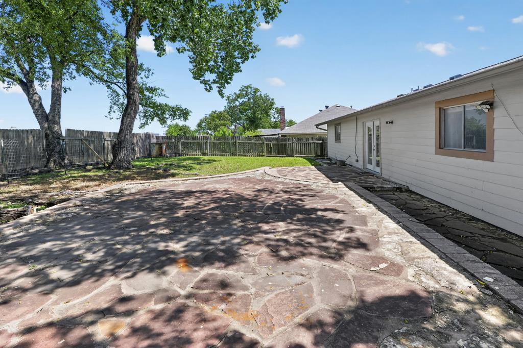 8602 Colonial Dr Property Photo 32