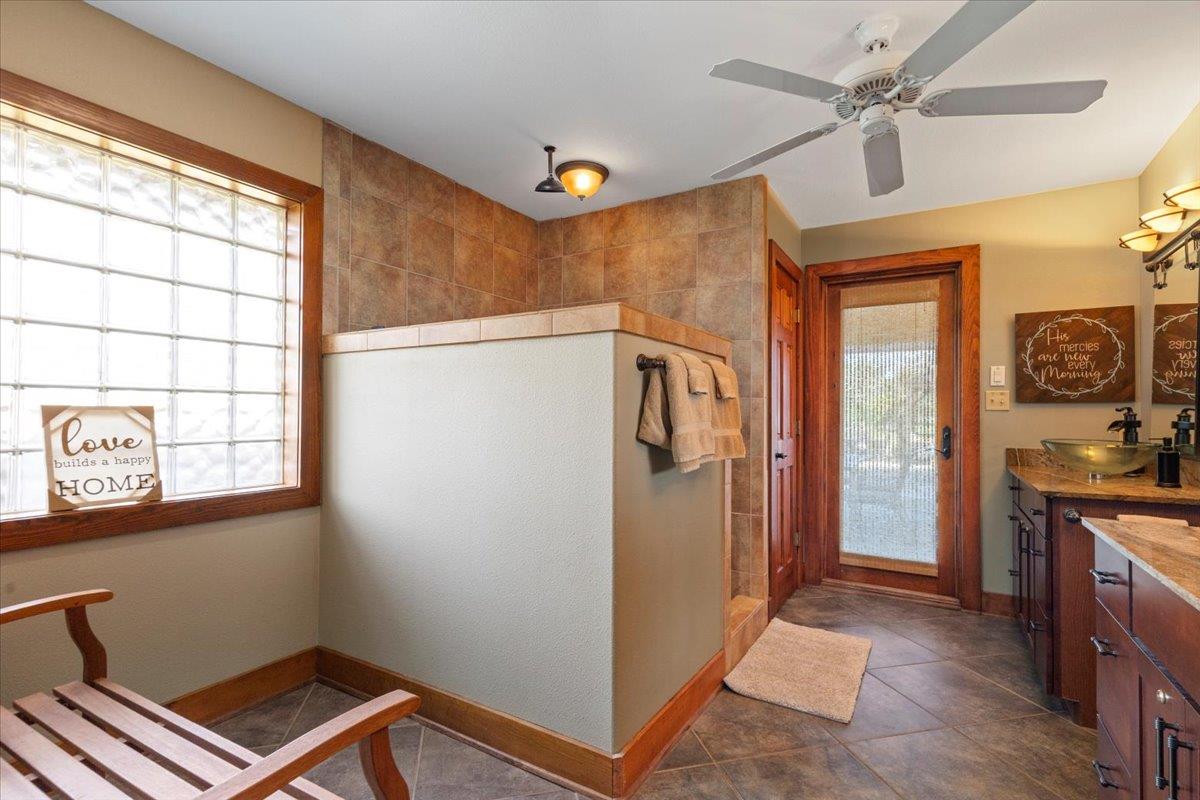1163 Private Road 6002 Property Photo 11