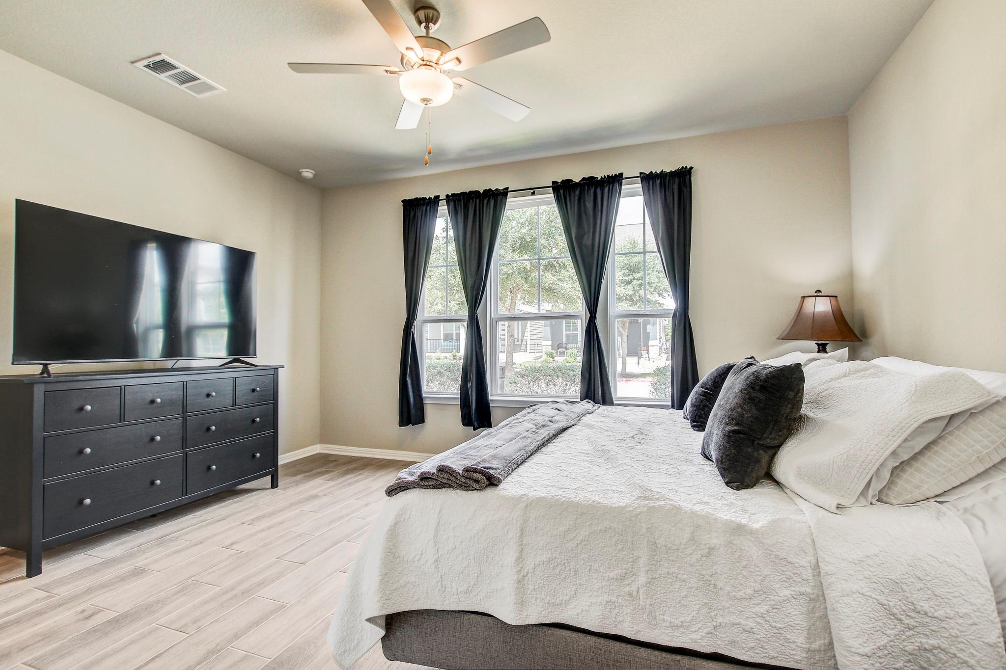 1624 Coral Sunrise Trl Property Photo 4