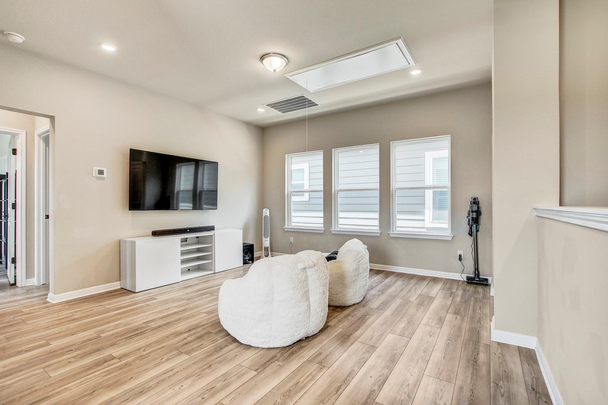 1624 Coral Sunrise Trl Property Photo 17