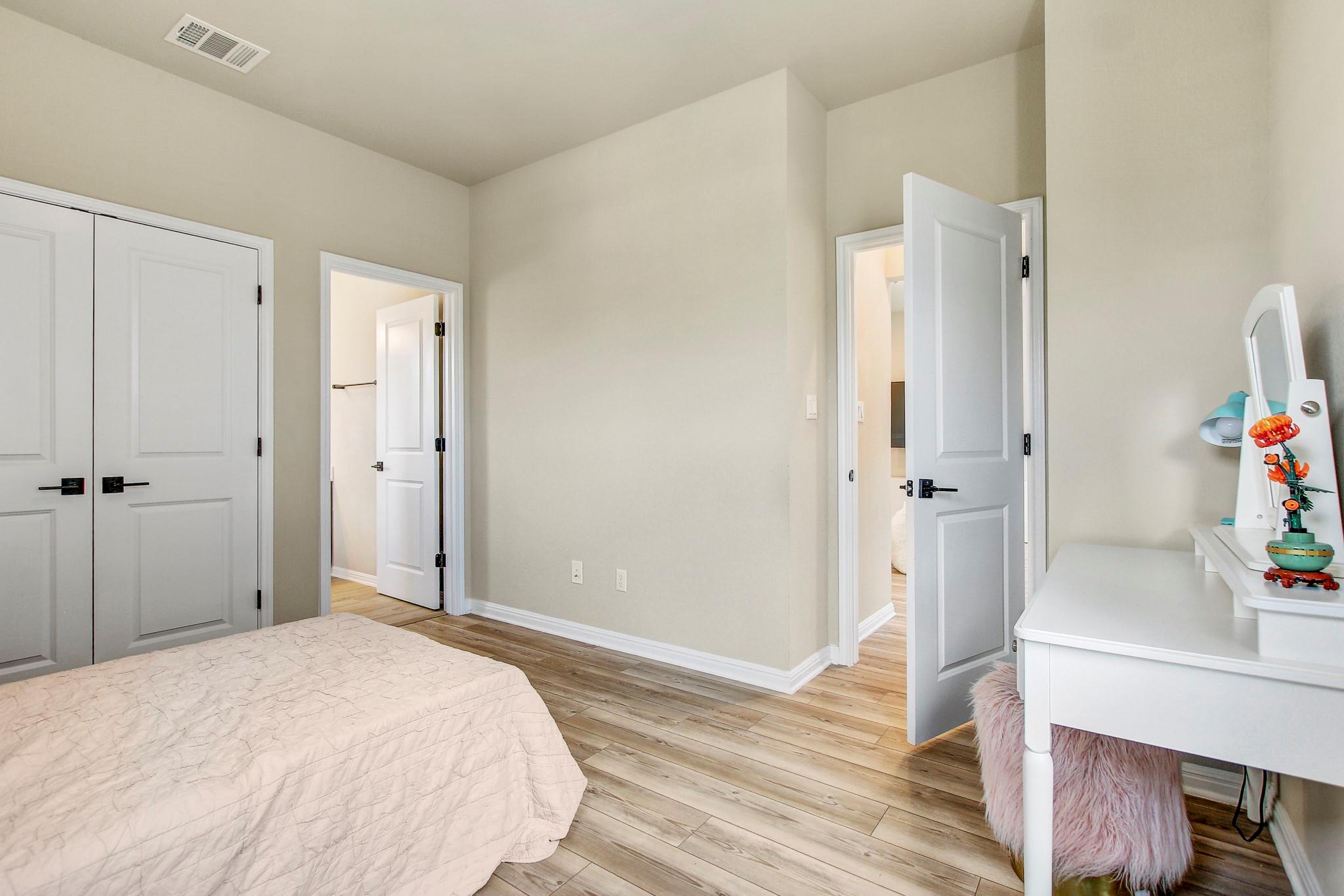 1624 Coral Sunrise Trl Property Photo 22