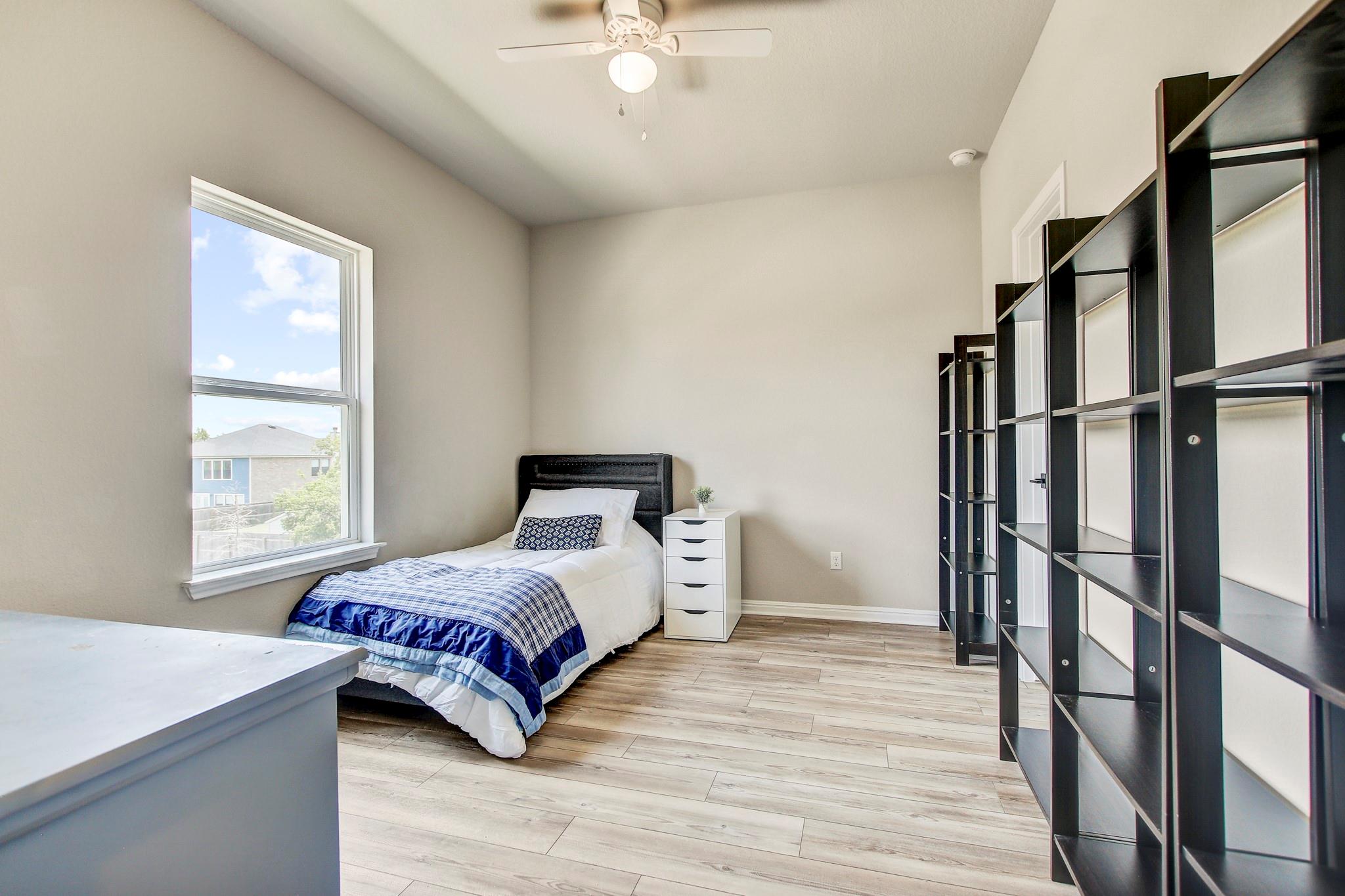 1624 Coral Sunrise Trl Property Photo 24