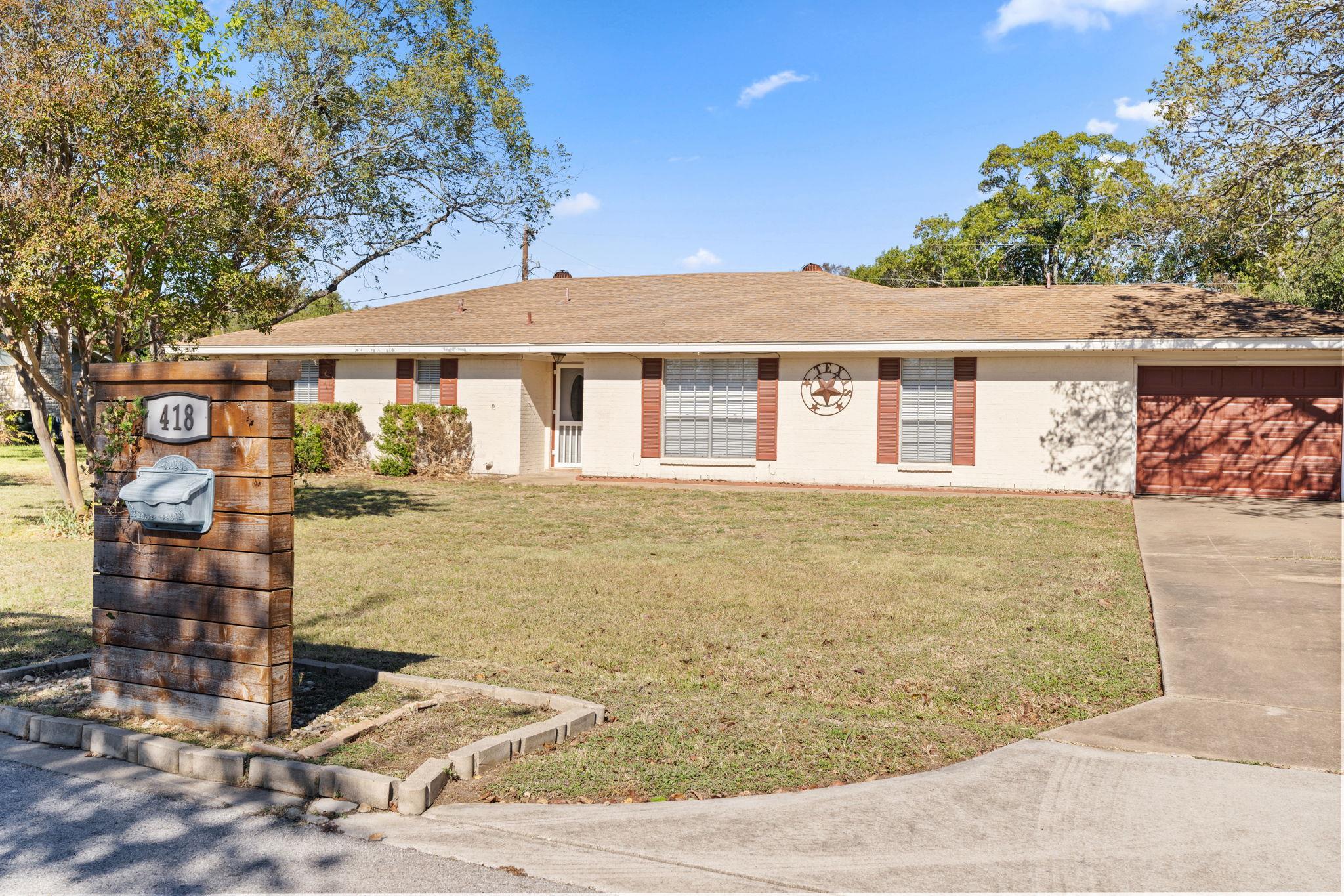 418 Hernandos Loop Property Photo 1