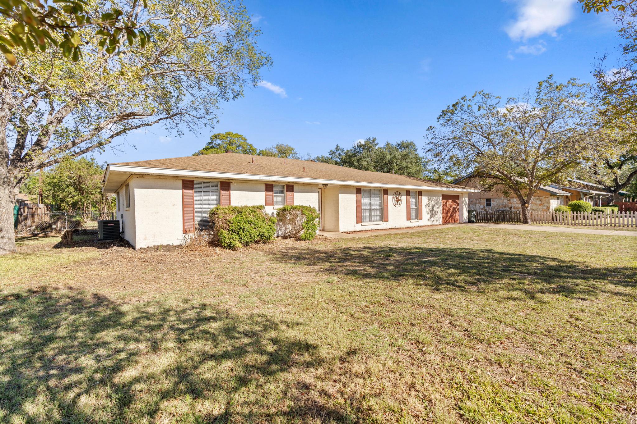 418 Hernandos Loop Property Photo 2