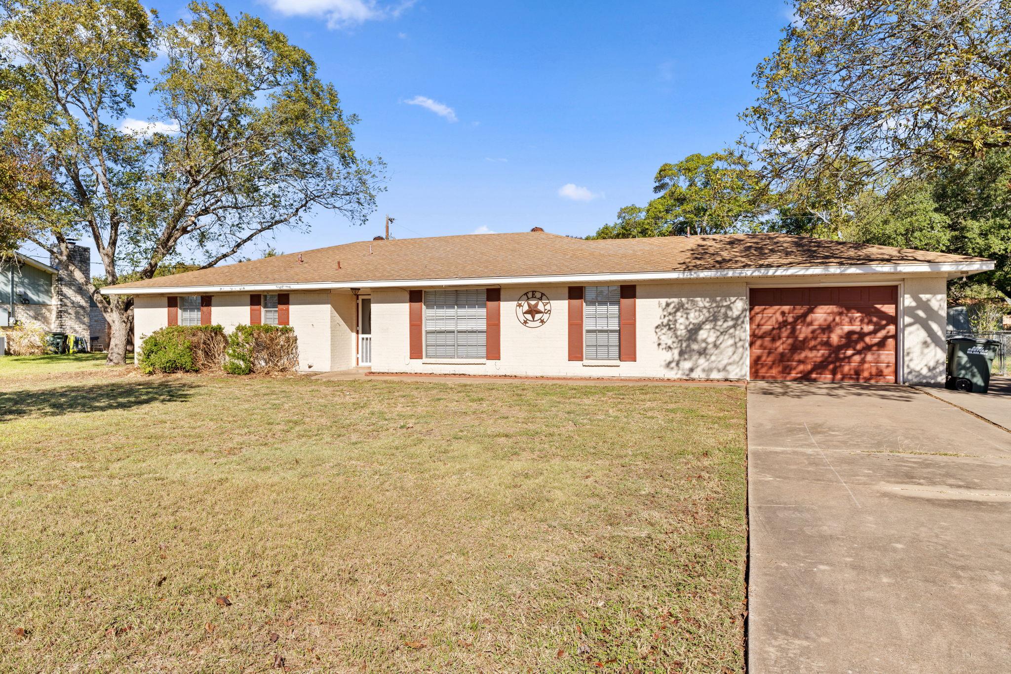 418 Hernandos Loop Property Photo 3