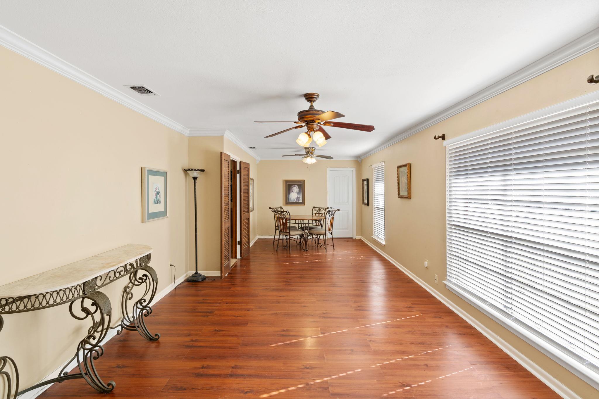 418 Hernandos Loop Property Photo 5
