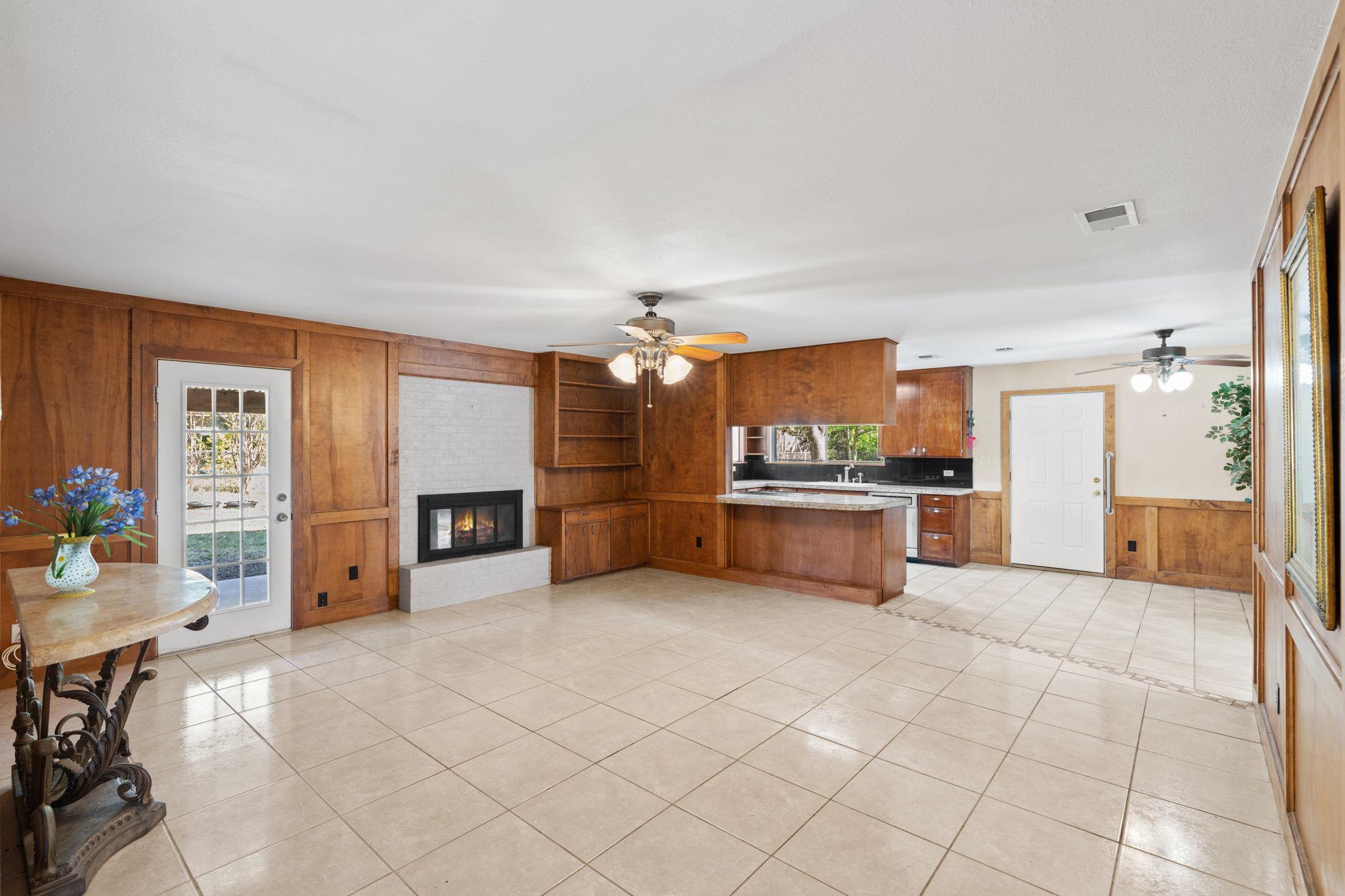418 Hernandos Loop Property Photo 7