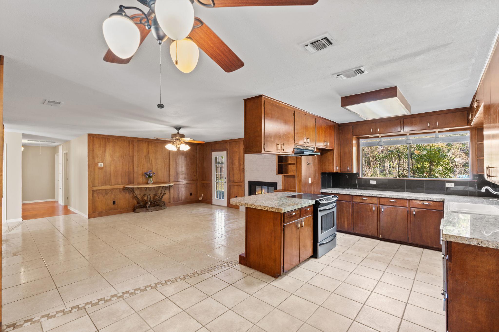 418 Hernandos Loop Property Photo 8
