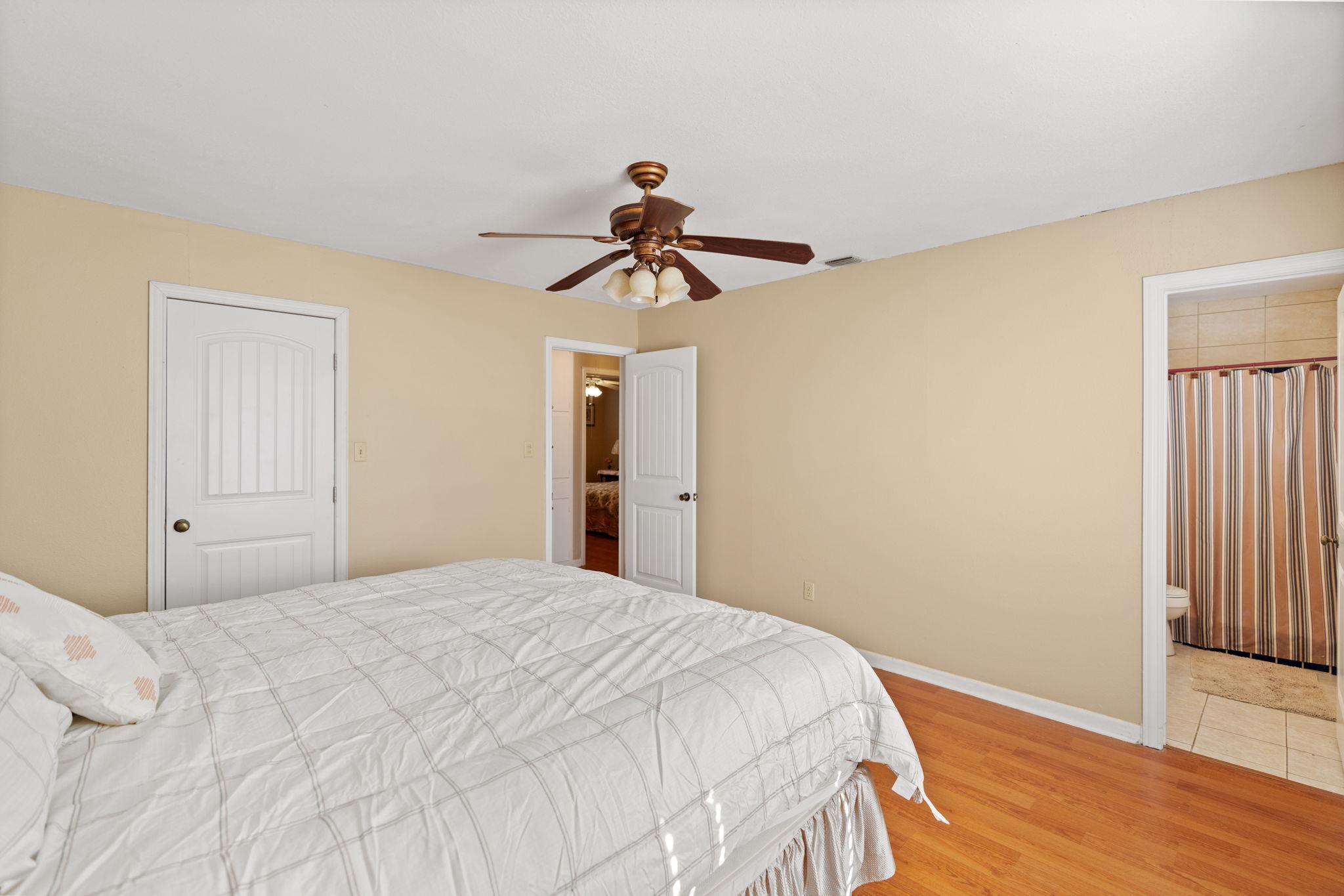 418 Hernandos Loop Property Photo 13