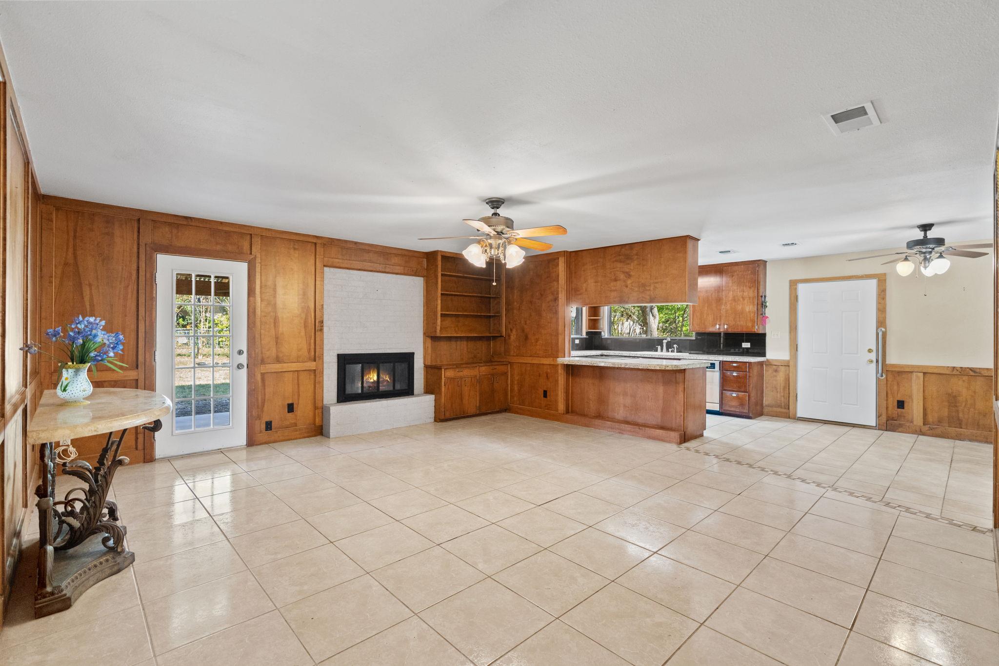 418 Hernandos Loop Property Photo 16