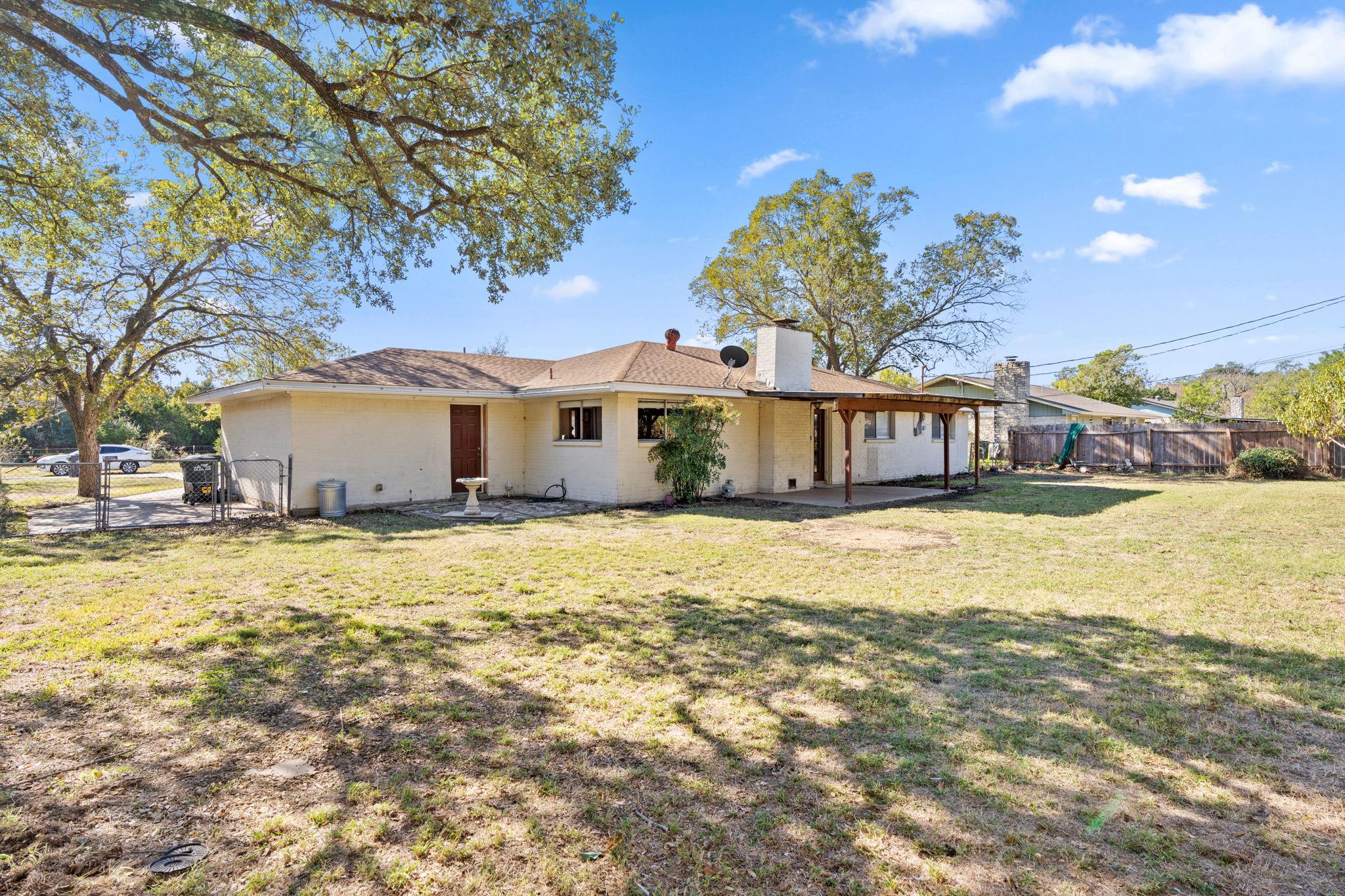 418 Hernandos Loop Property Photo 22