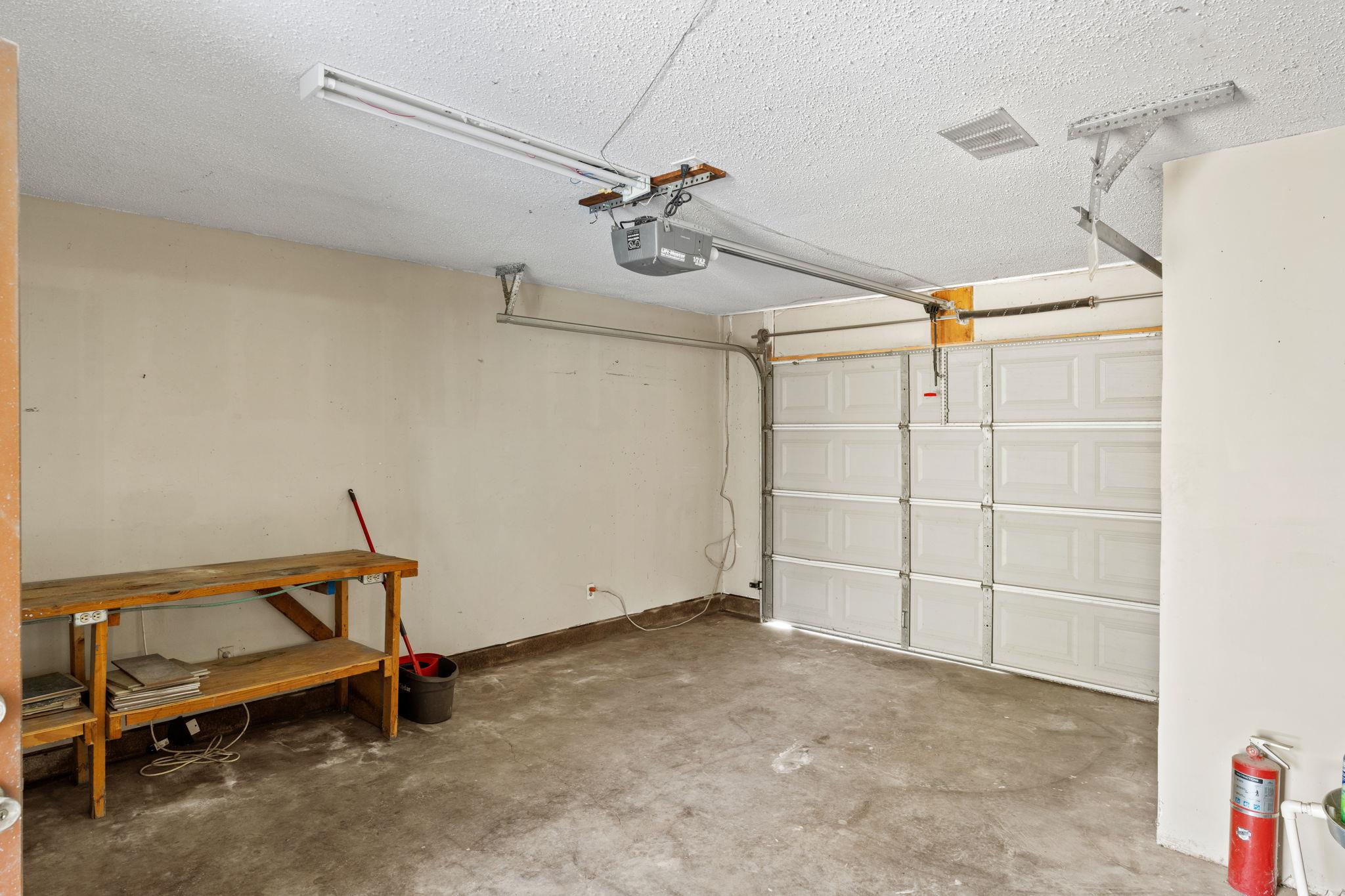 418 Hernandos Loop Property Photo 24