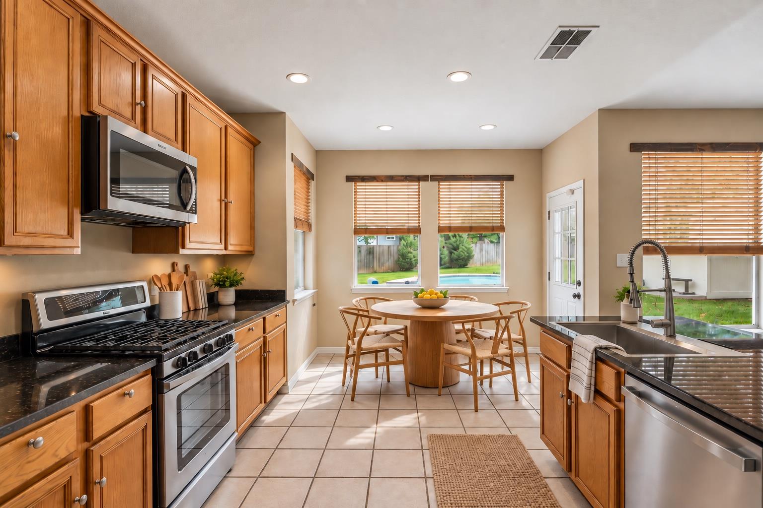 1409 Deer Horn Dr Property Photo 4