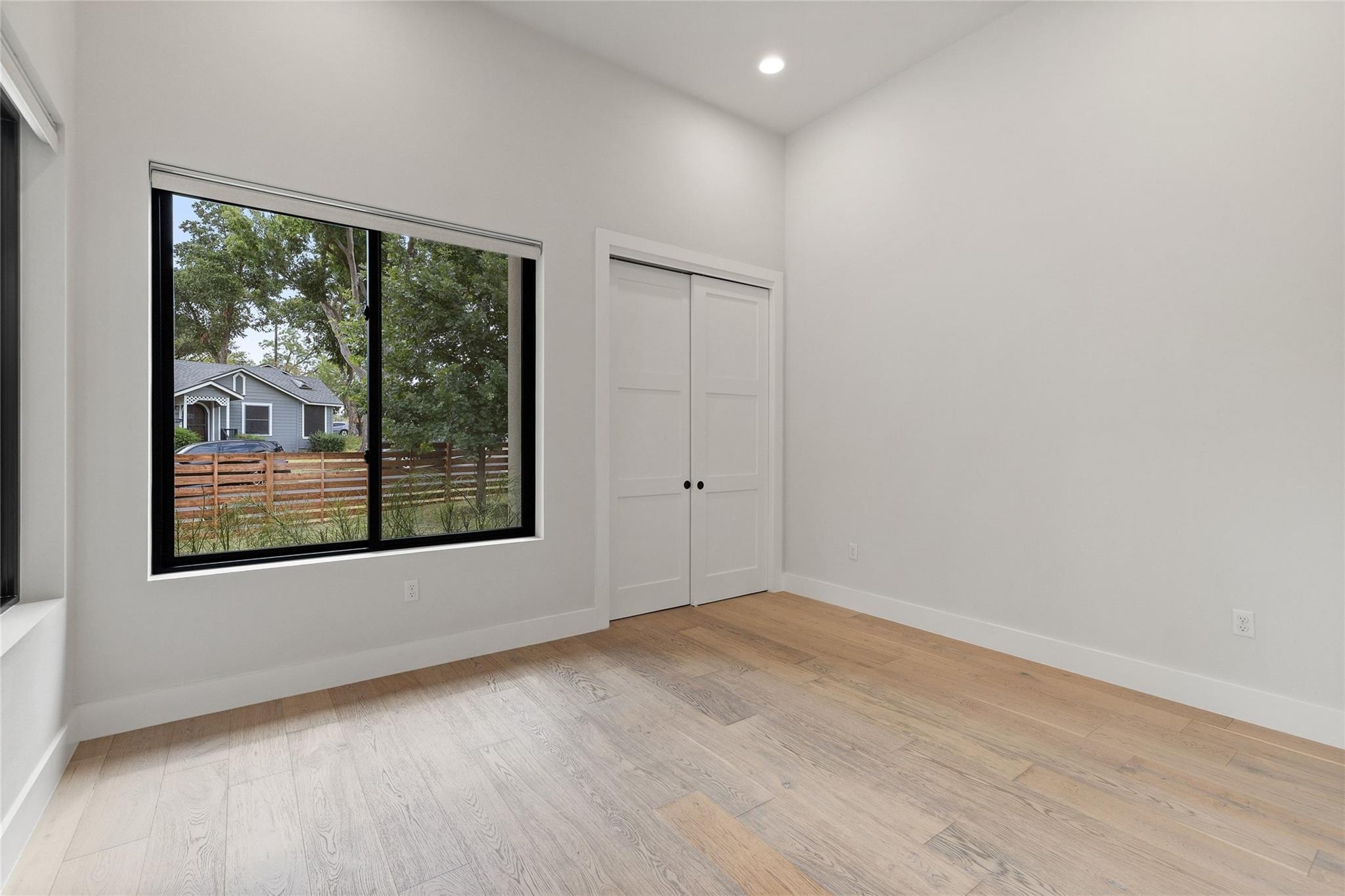 2116 Kenwood Ave Property Photo 21