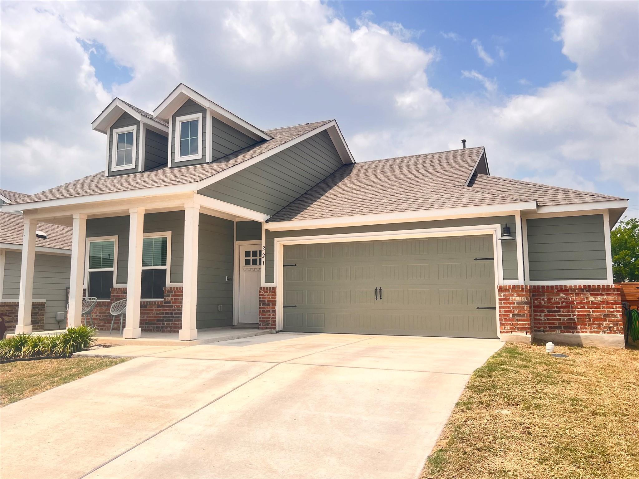 221 Mendoza Property Photo