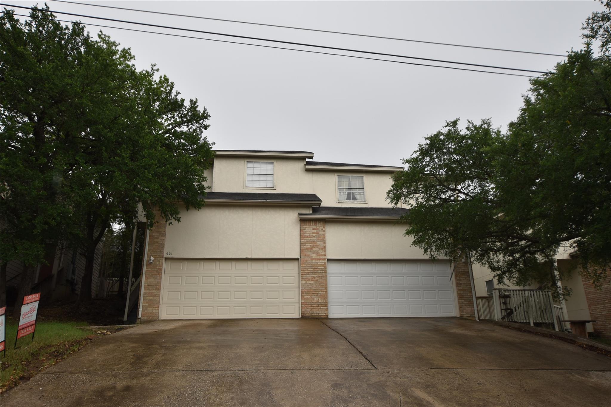 921-923 Sagewood Trl Property Photo 1