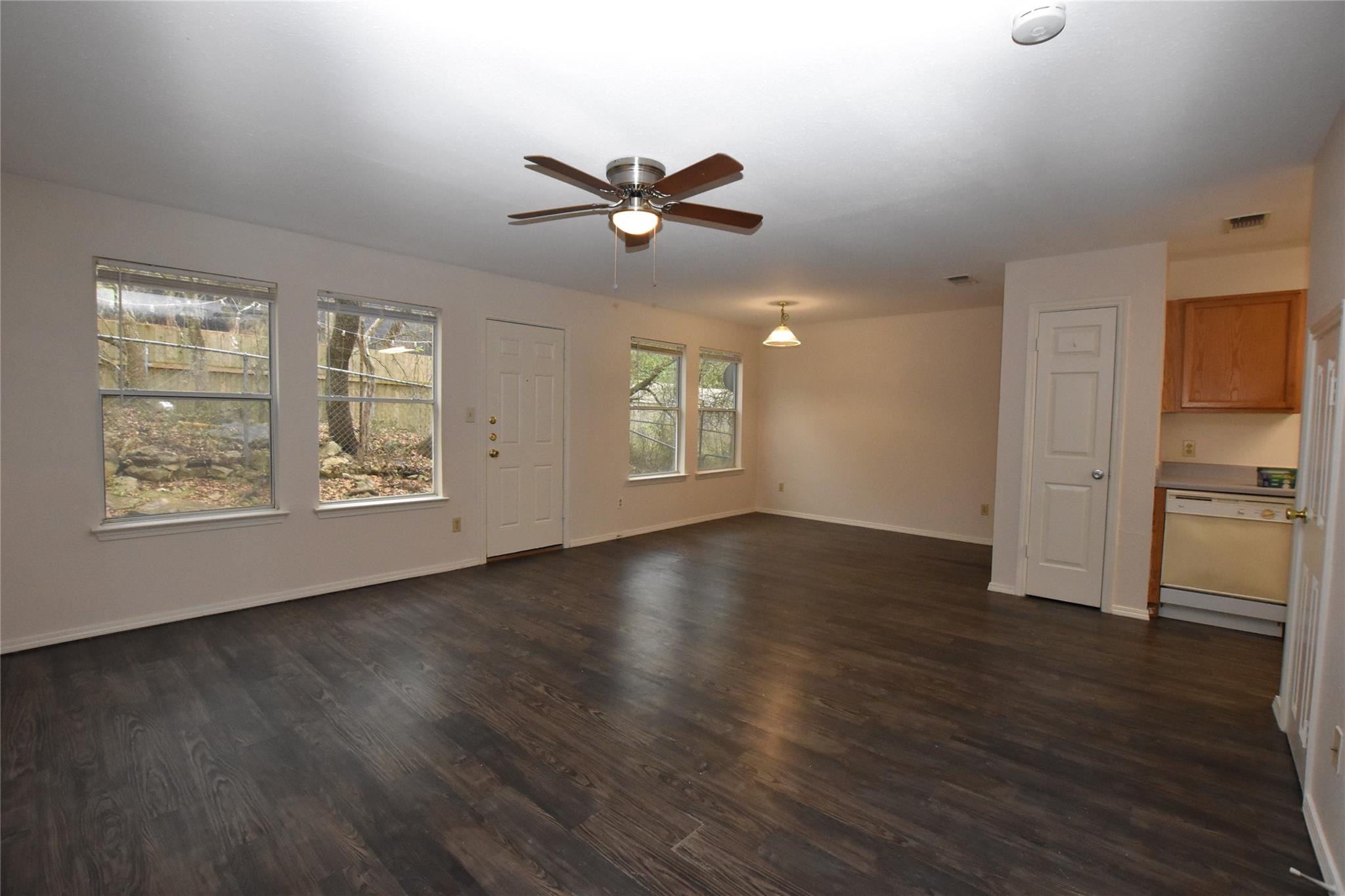 921-923 Sagewood Trl Property Photo 2