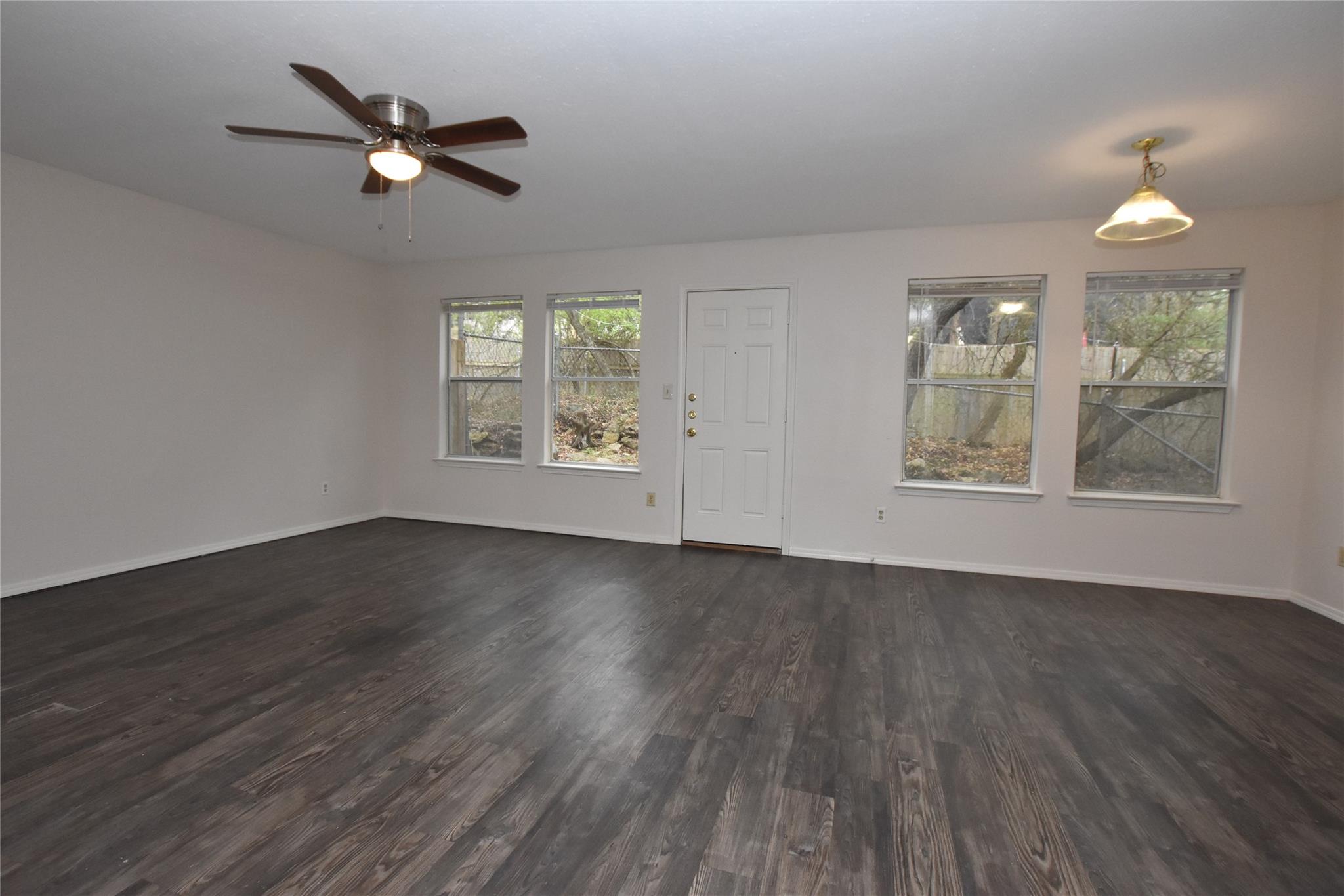 921-923 Sagewood Trl Property Photo 5