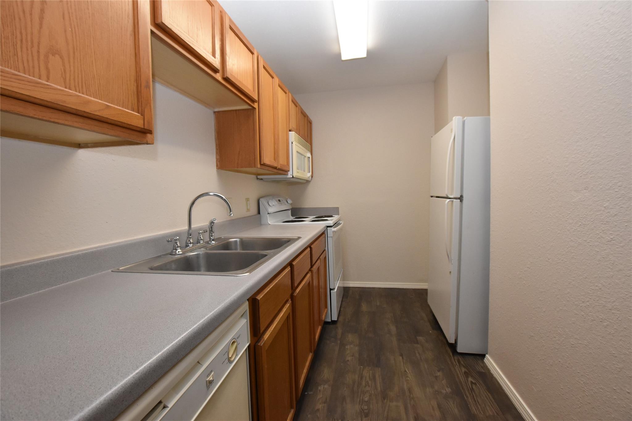 921-923 Sagewood Trl Property Photo 6
