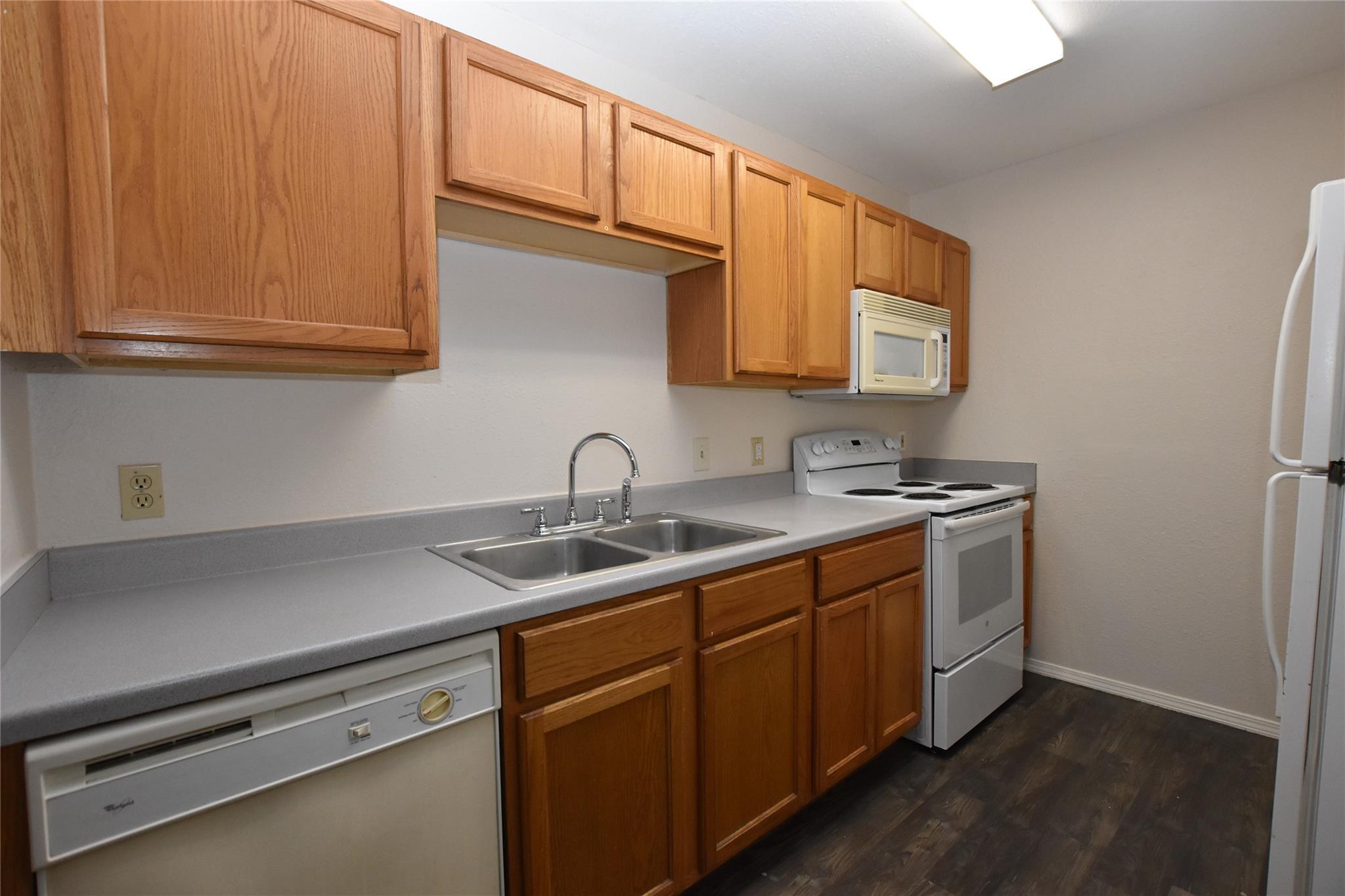 921-923 Sagewood Trl Property Photo 7