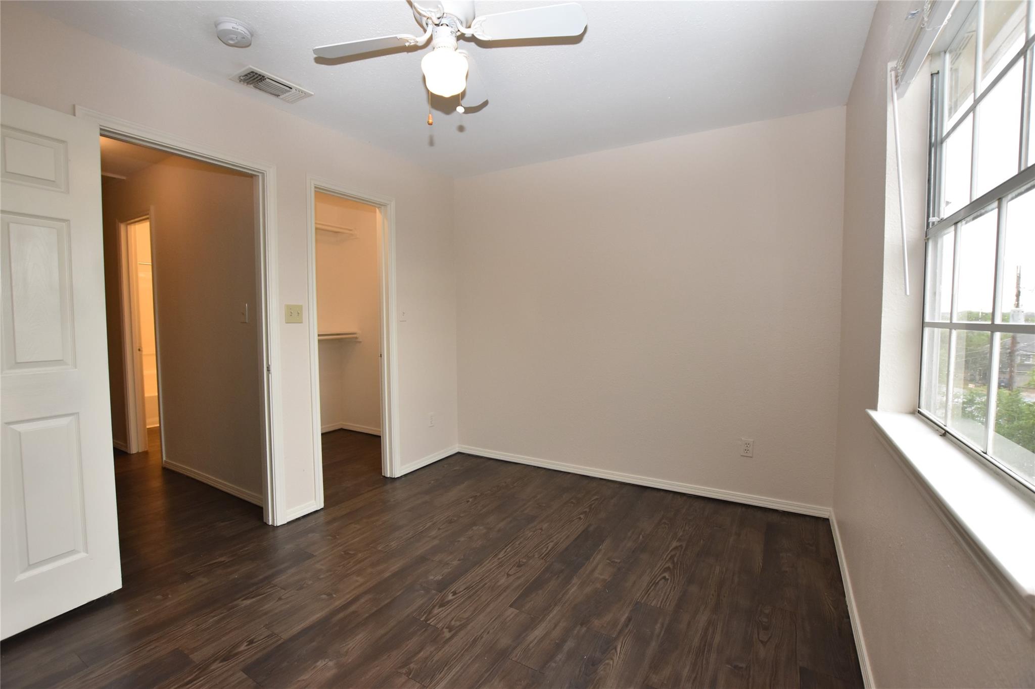 921-923 Sagewood Trl Property Photo 12