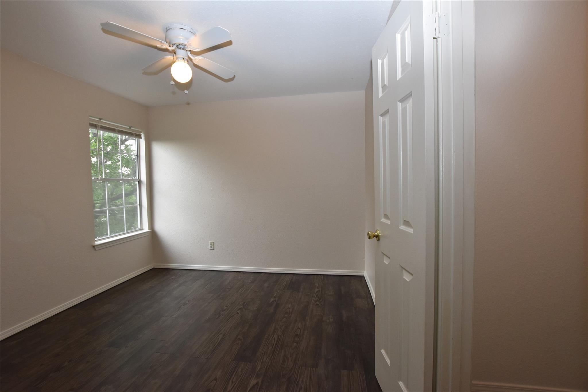 921-923 Sagewood Trl Property Photo 13