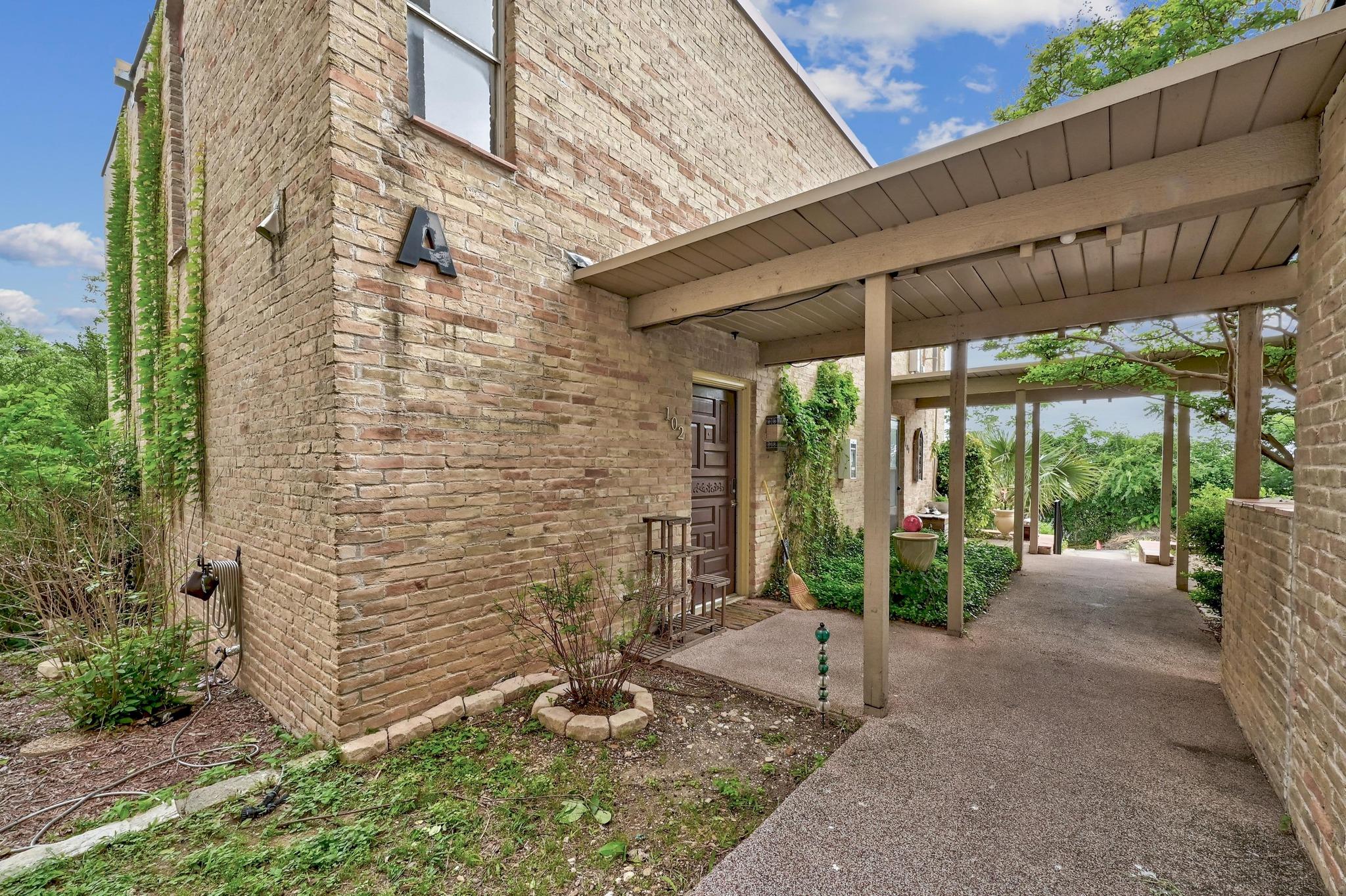 3431 N Hills Dr 102 Property Photo 1