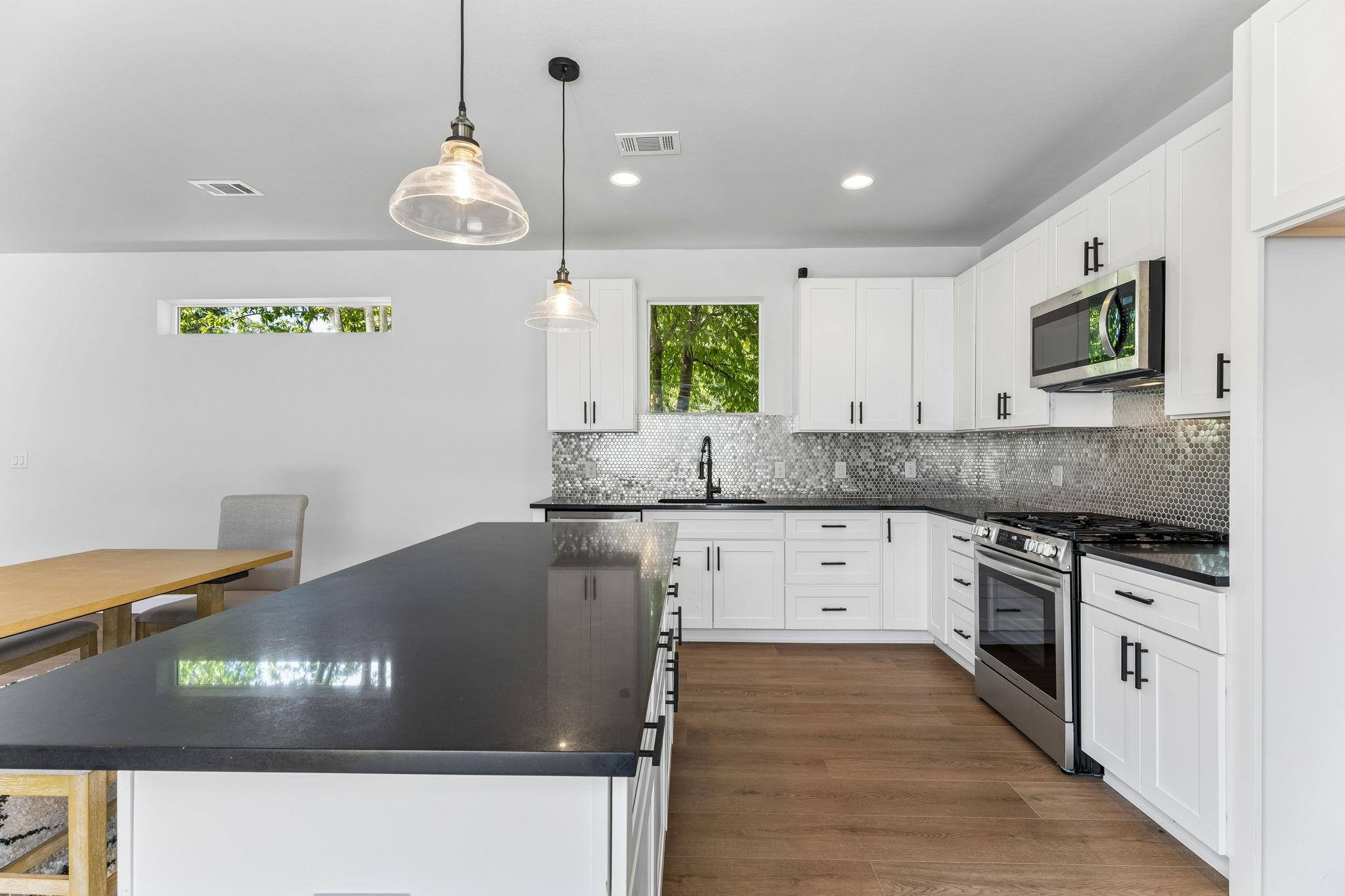 1130 Spur St #a Property Photo 6