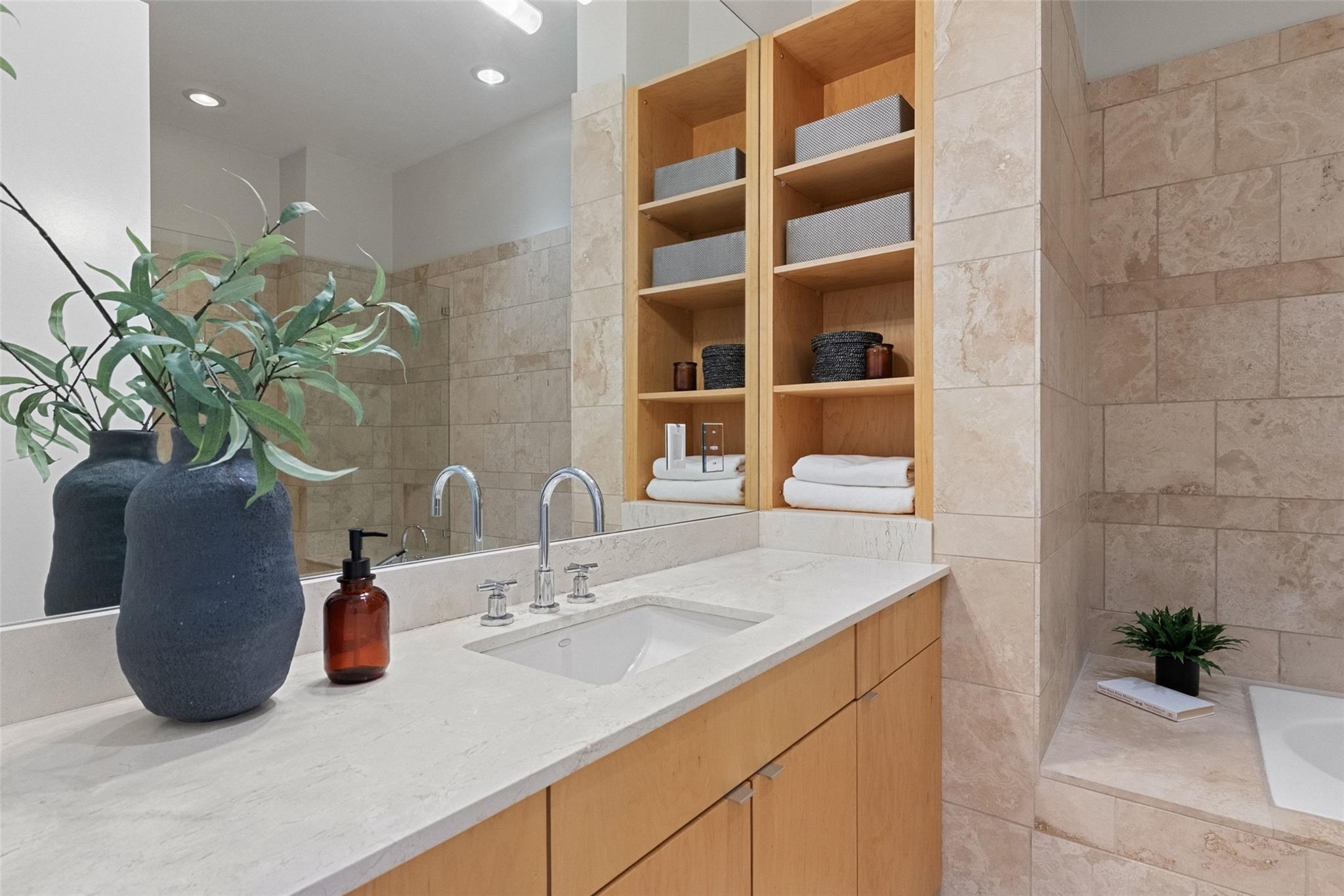 555 E 5th St #2901 Property Photo 14