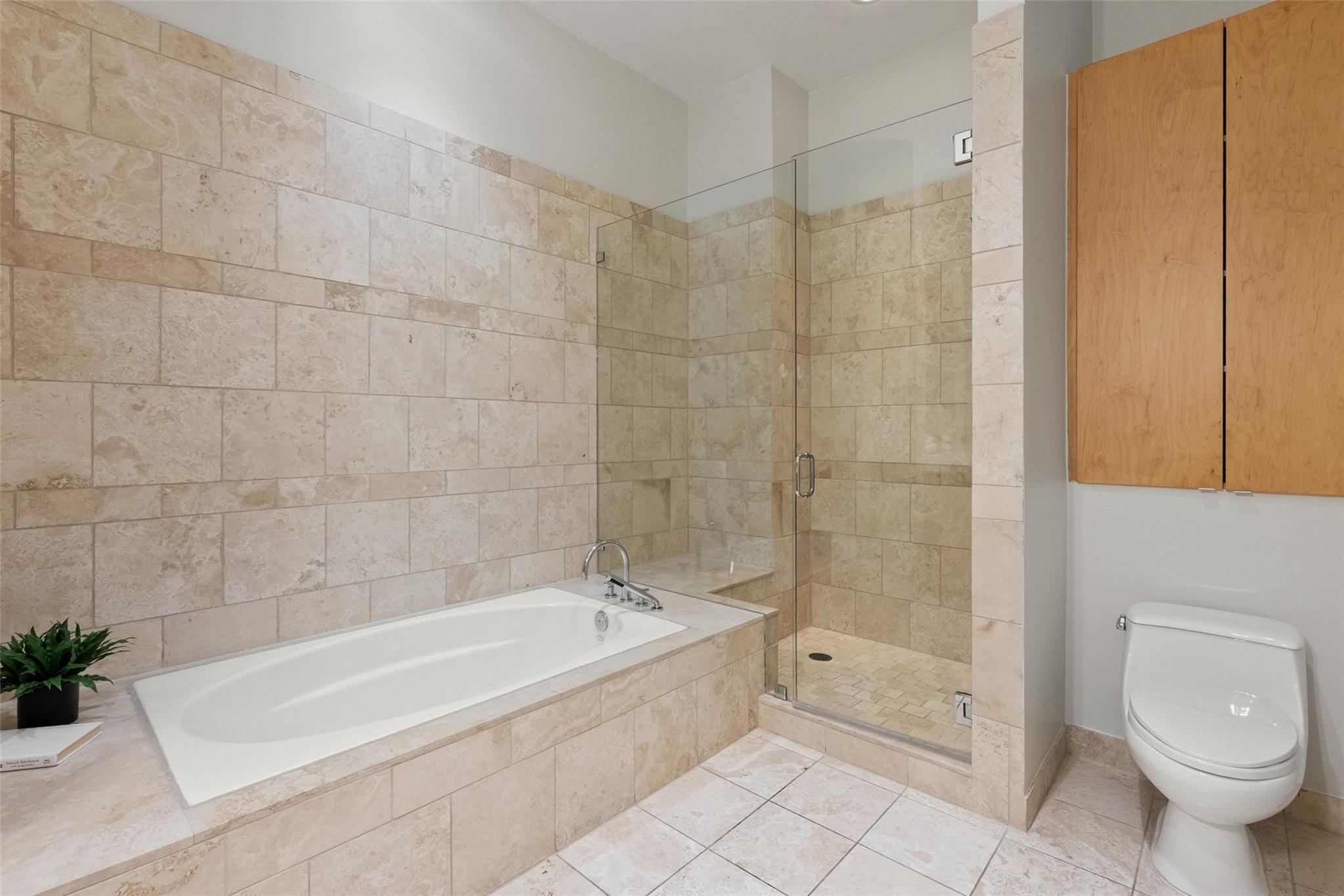 555 E 5th St #2901 Property Photo 15