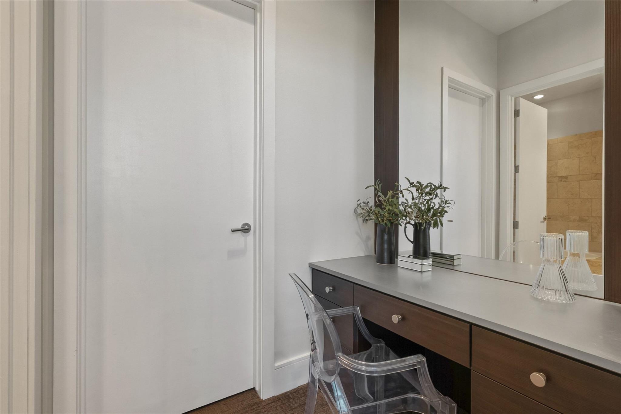 555 E 5th St #2901 Property Photo 16