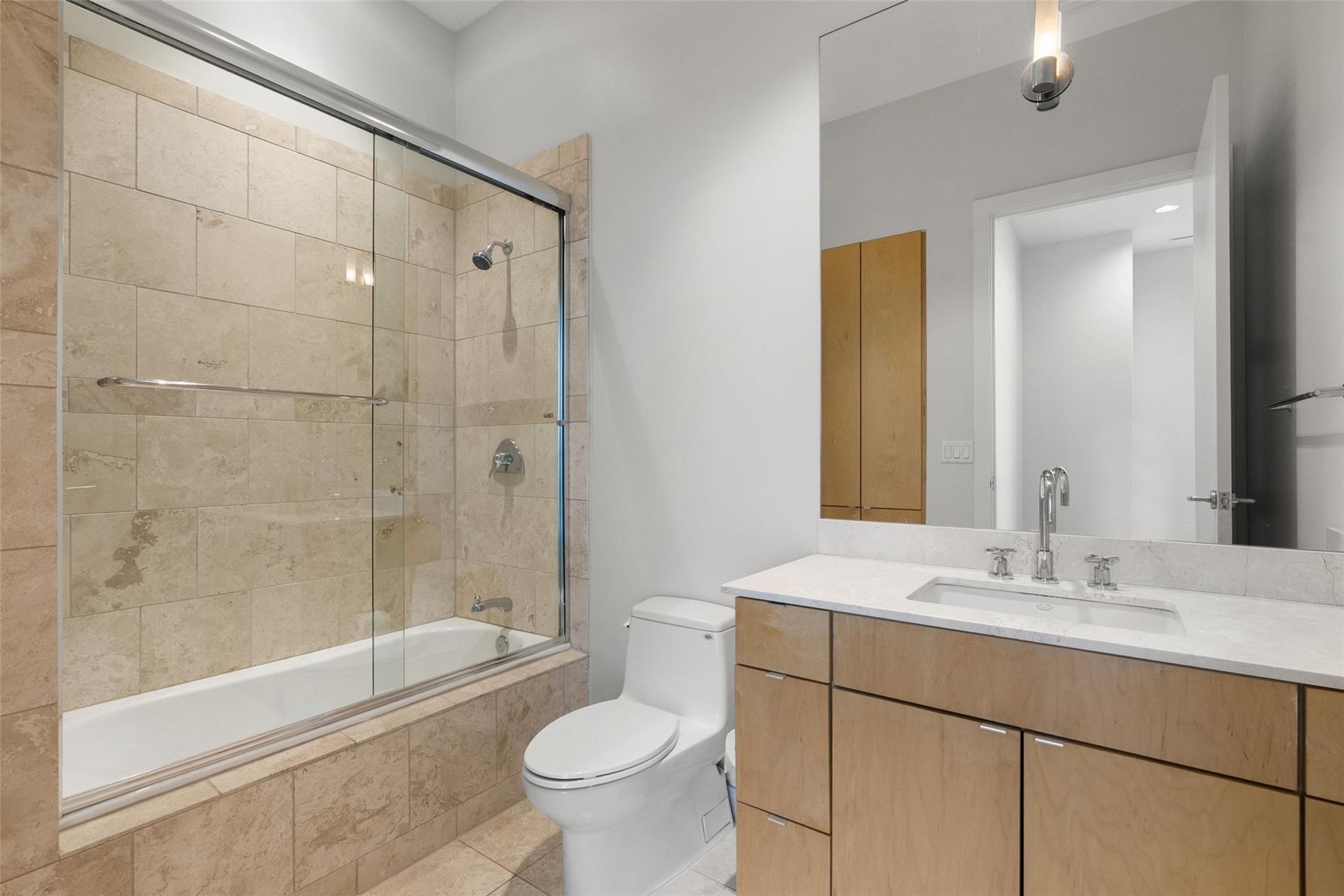 555 E 5th St #2901 Property Photo 19