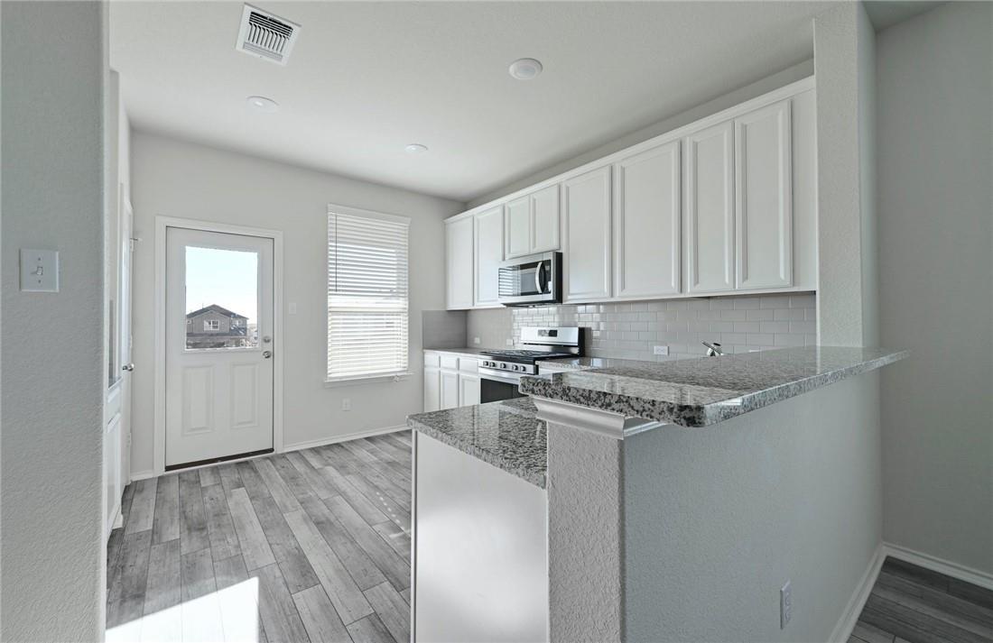 147 Longstraw Dr Property Photo 14