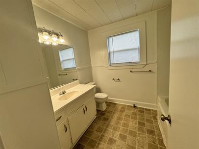 415 N Doak St Property Photo 3