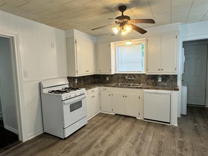 415 N Doak St Property Photo 9