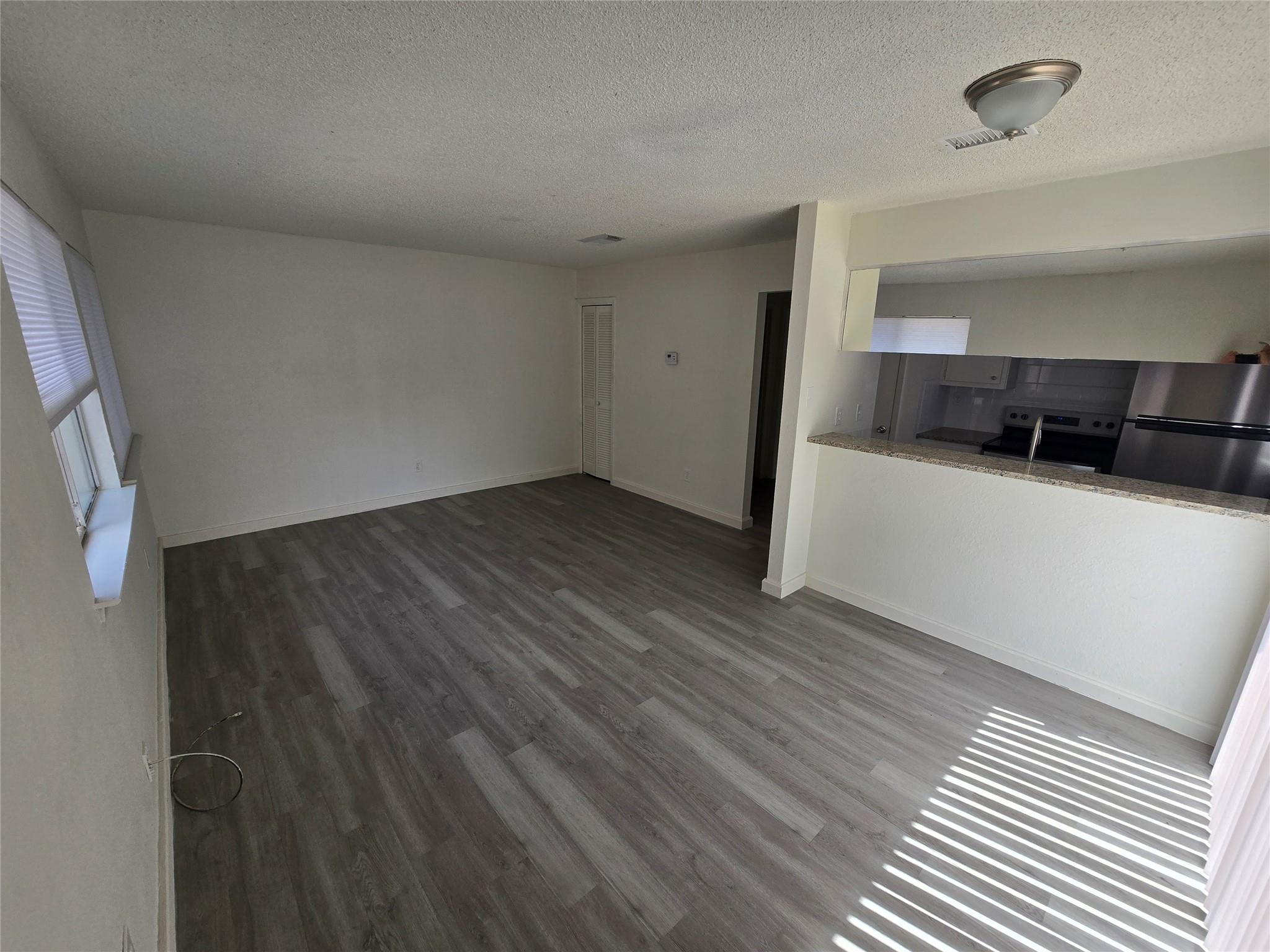 202 Northcrest Cir #d Property Photo 4