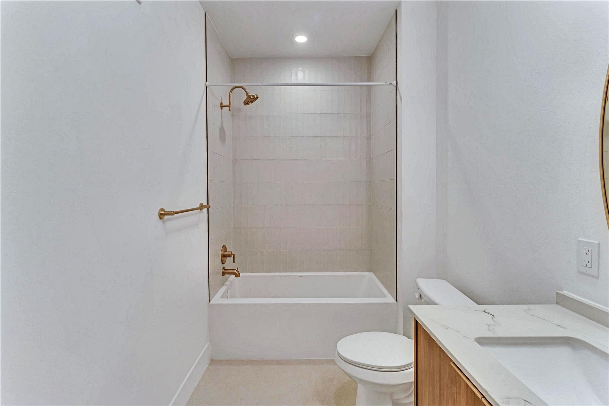 1701 Simond Ave #226 Property Photo 15