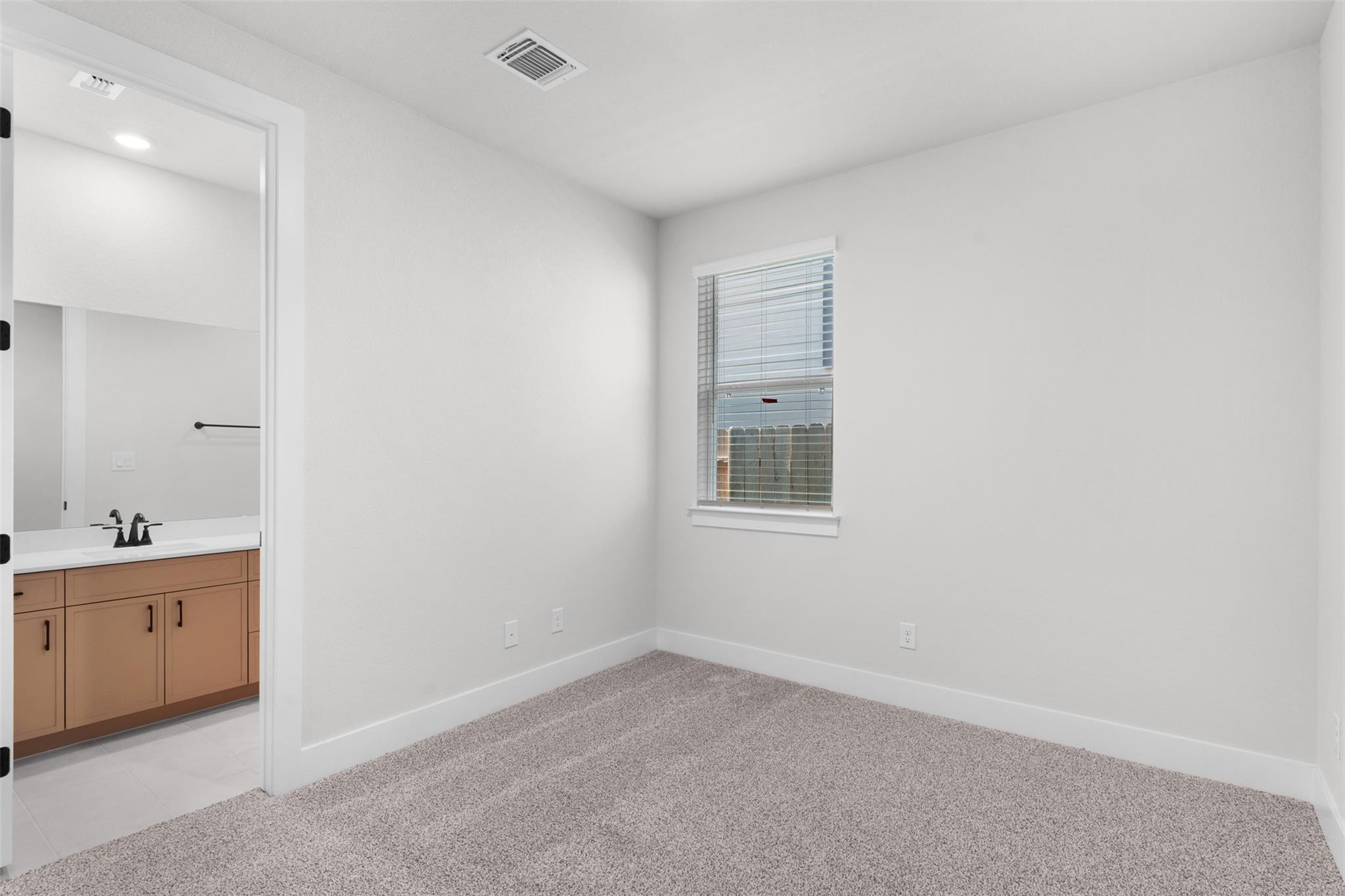 209 West Faulkner St Property Photo 7