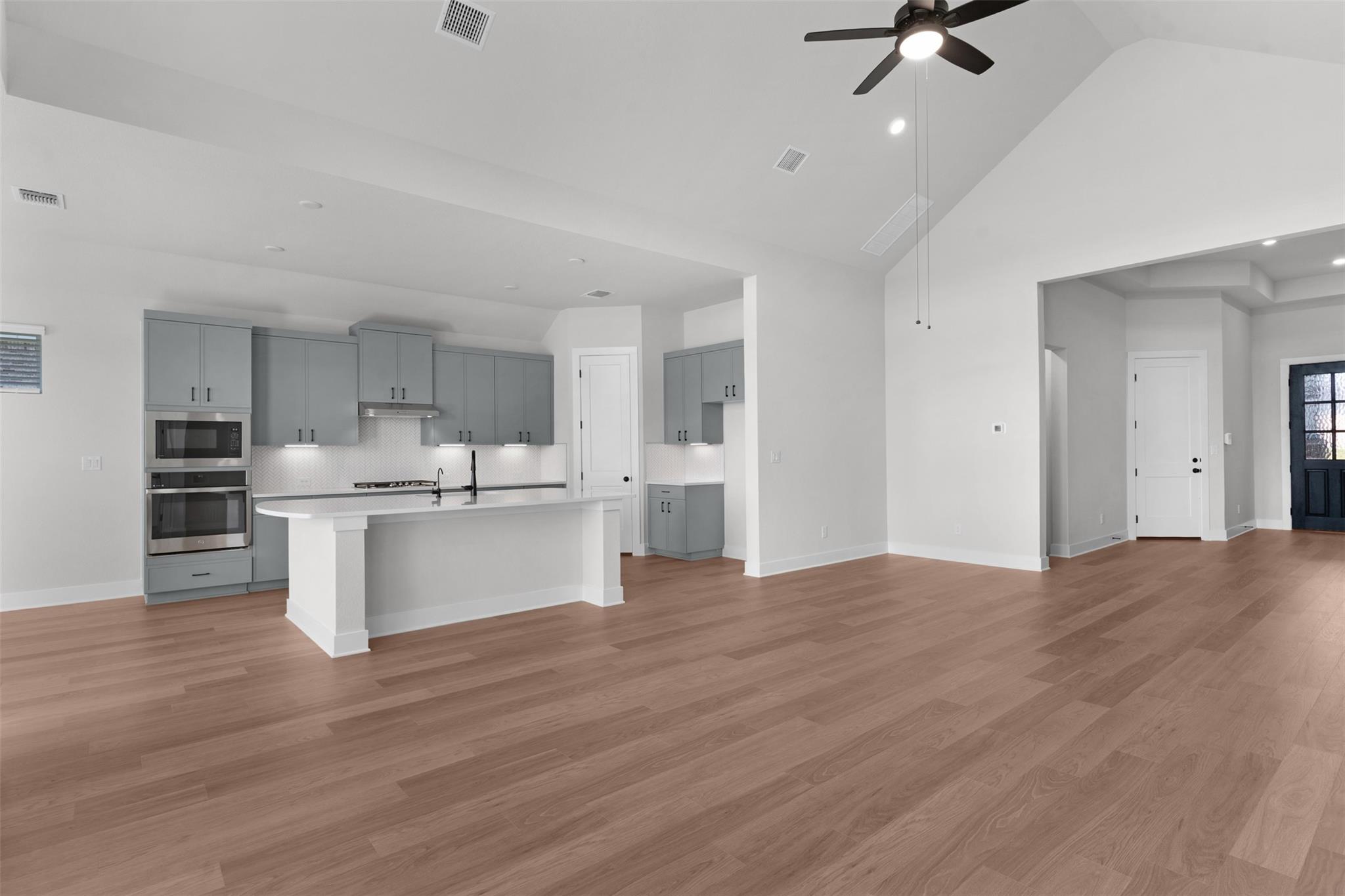 209 West Faulkner St Property Photo 8