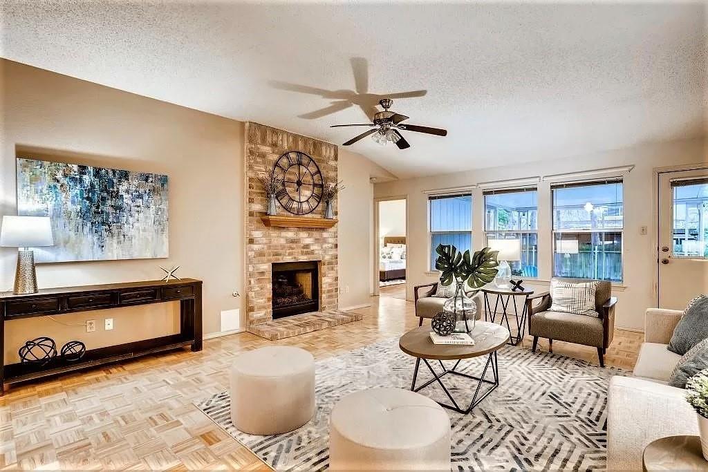 1811 Lobelia Dr Property Photo 3