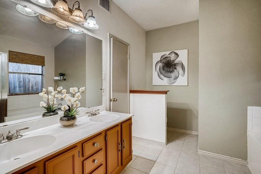 1811 Lobelia Dr Property Photo 20