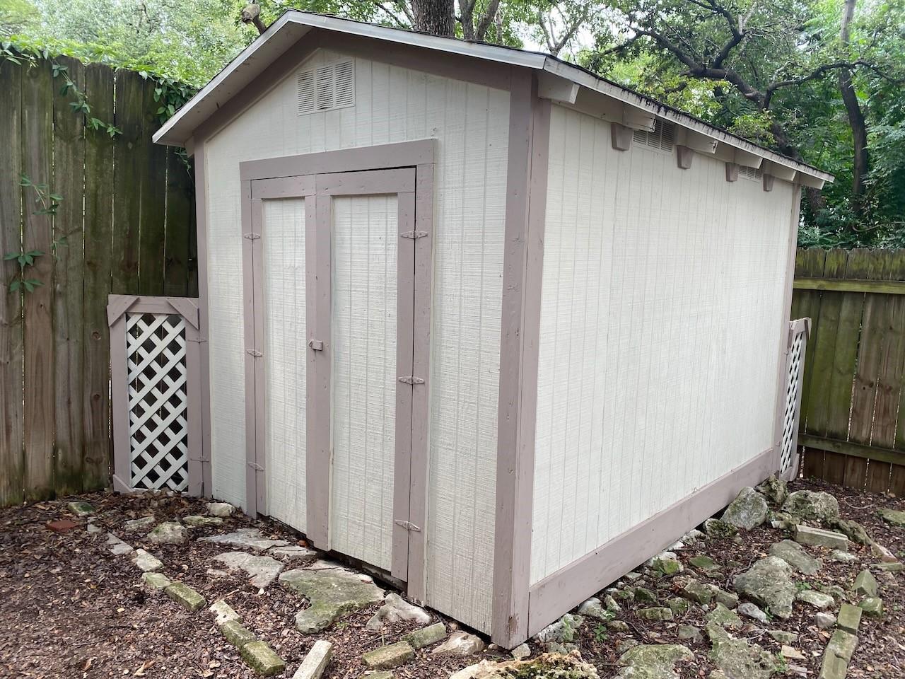 1811 Lobelia Dr Property Photo 24