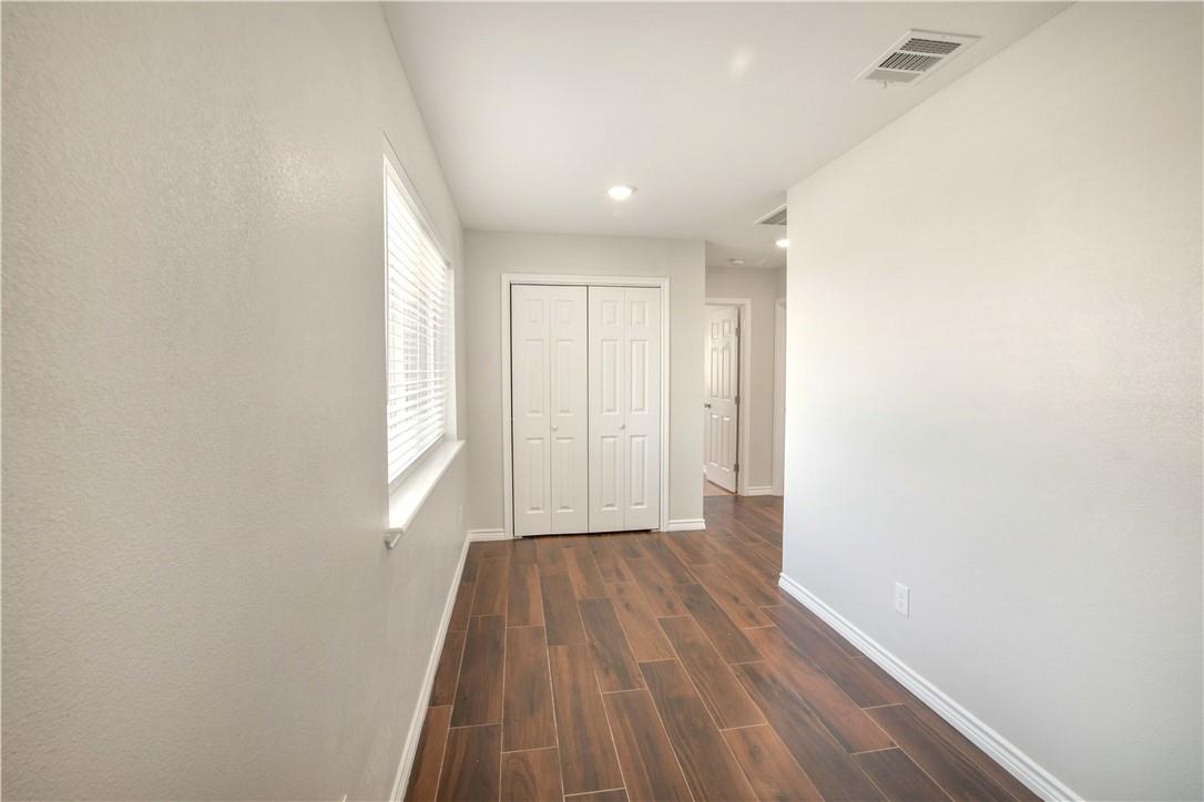 214 Lizzie St #b Property Photo 9