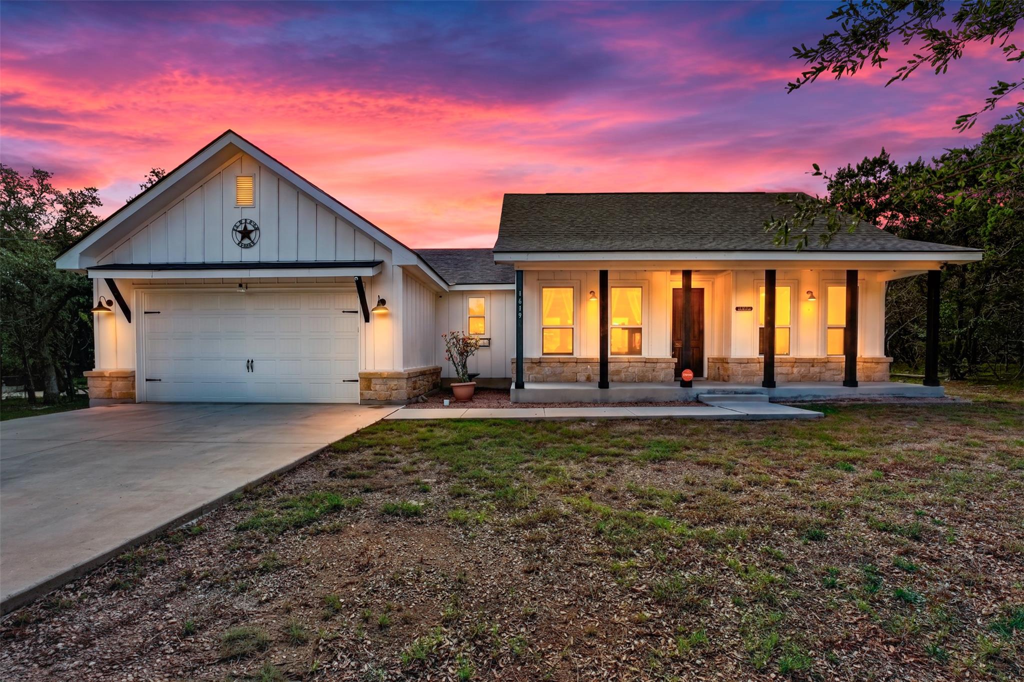 1619 Scenic View Dr Property Photo 1