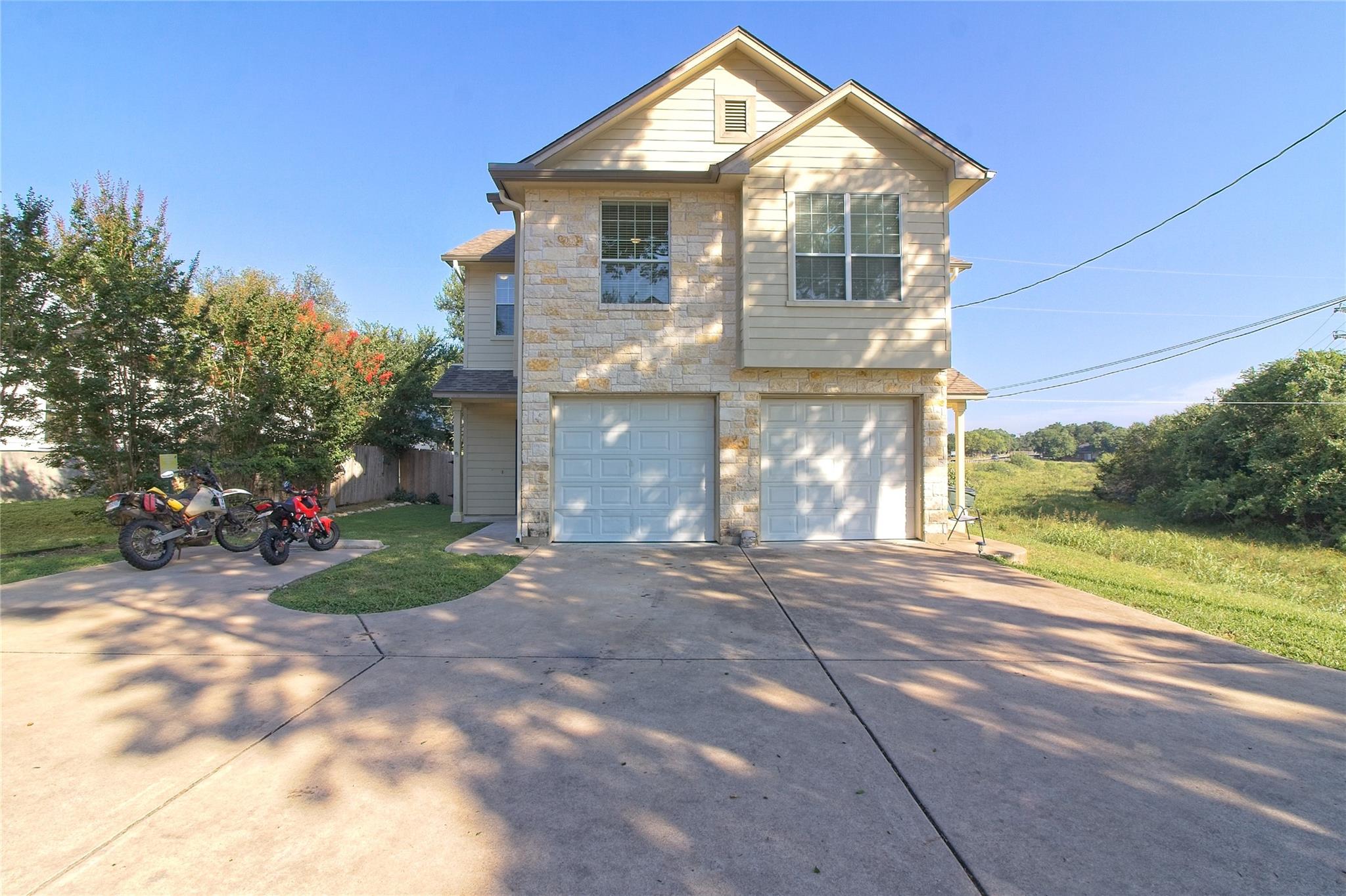 2903 Whisper Oaks Ln #a Property Photo 1