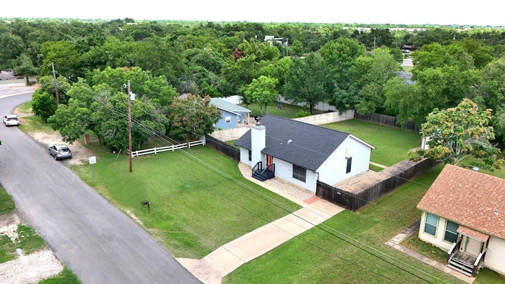 503 N Lampasas St Property Photo 2