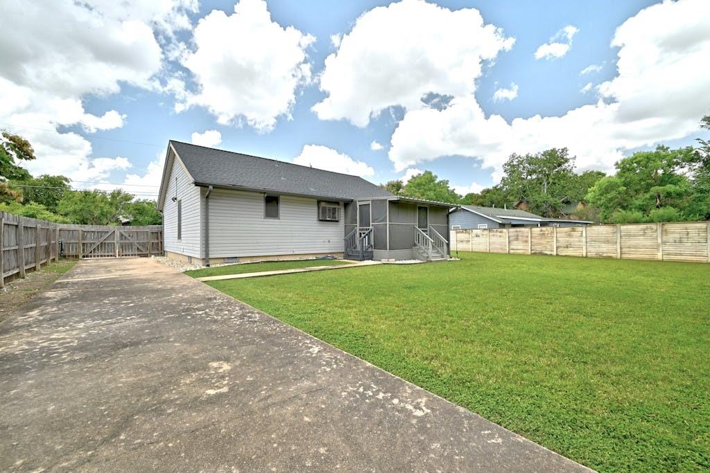 503 N Lampasas St Property Photo 25