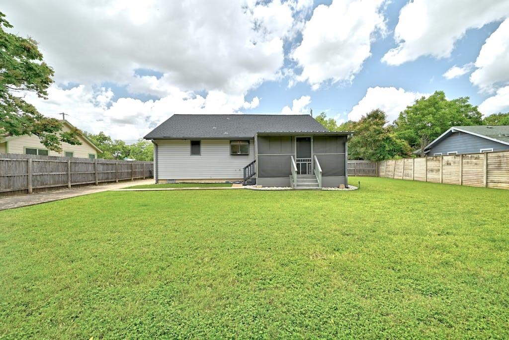 503 N Lampasas St Property Photo 26