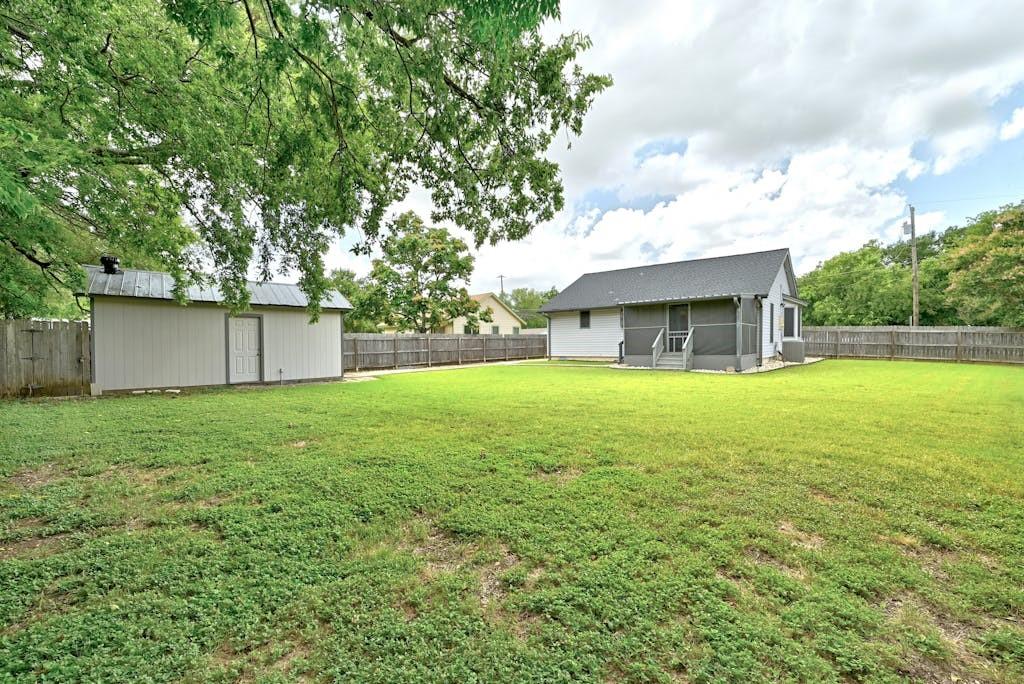 503 N Lampasas St Property Photo 27